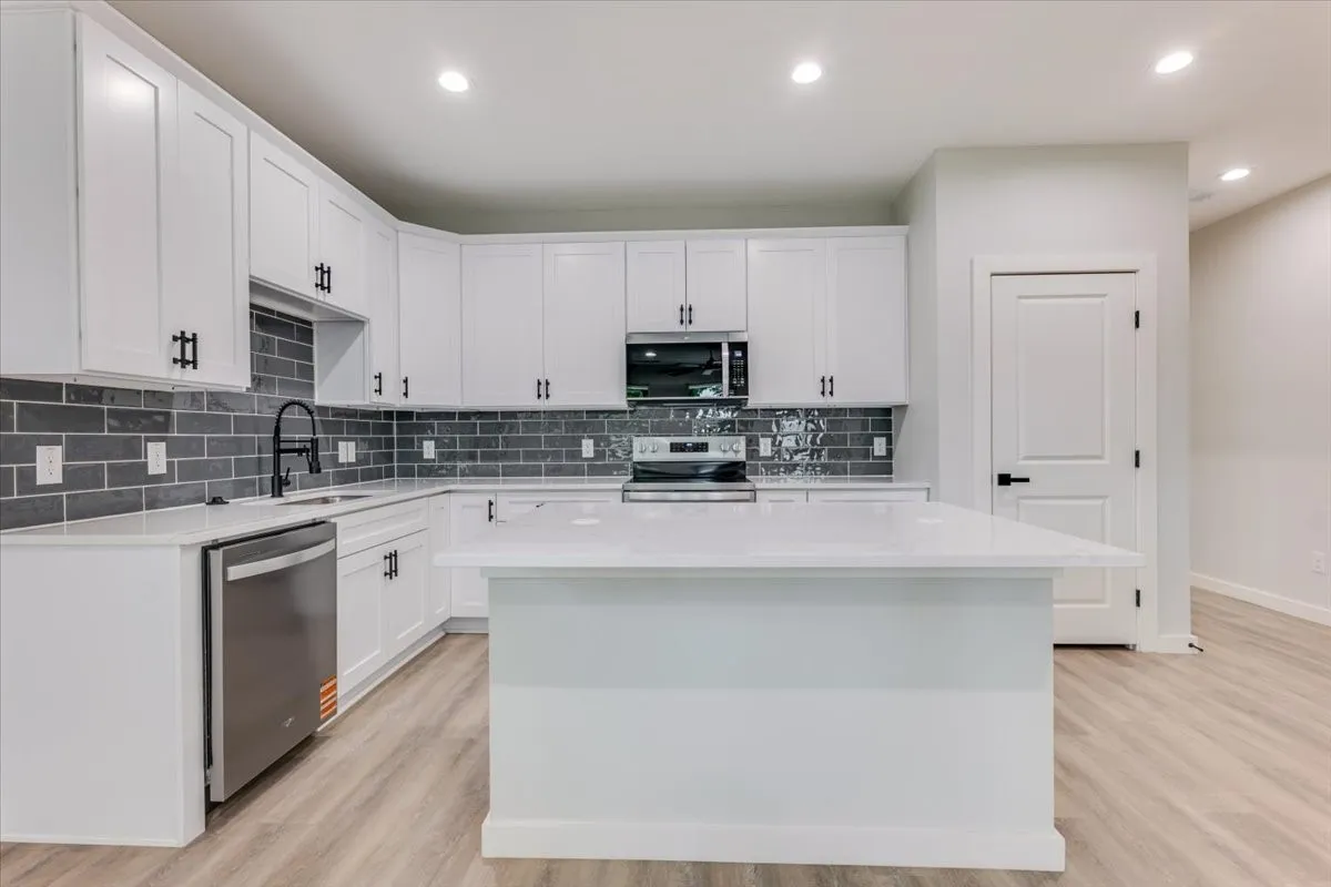 Single Family Residence For Sale in Wise County , 1400 N Business 287, Decatur, Texas 76234, 3 Bedroom, 2 Bathroom, 2 Garage spaces, 1,405 Sqft, built in 2026, mls#21410600, Real Estate Agent in Decatur, Homes For Sale in Wise county, Homes For Sale in Decatur, Realtor in Decatur Texas, Real Estate Brokerage Independent Realty Texas, Luminita Cordes Realtor