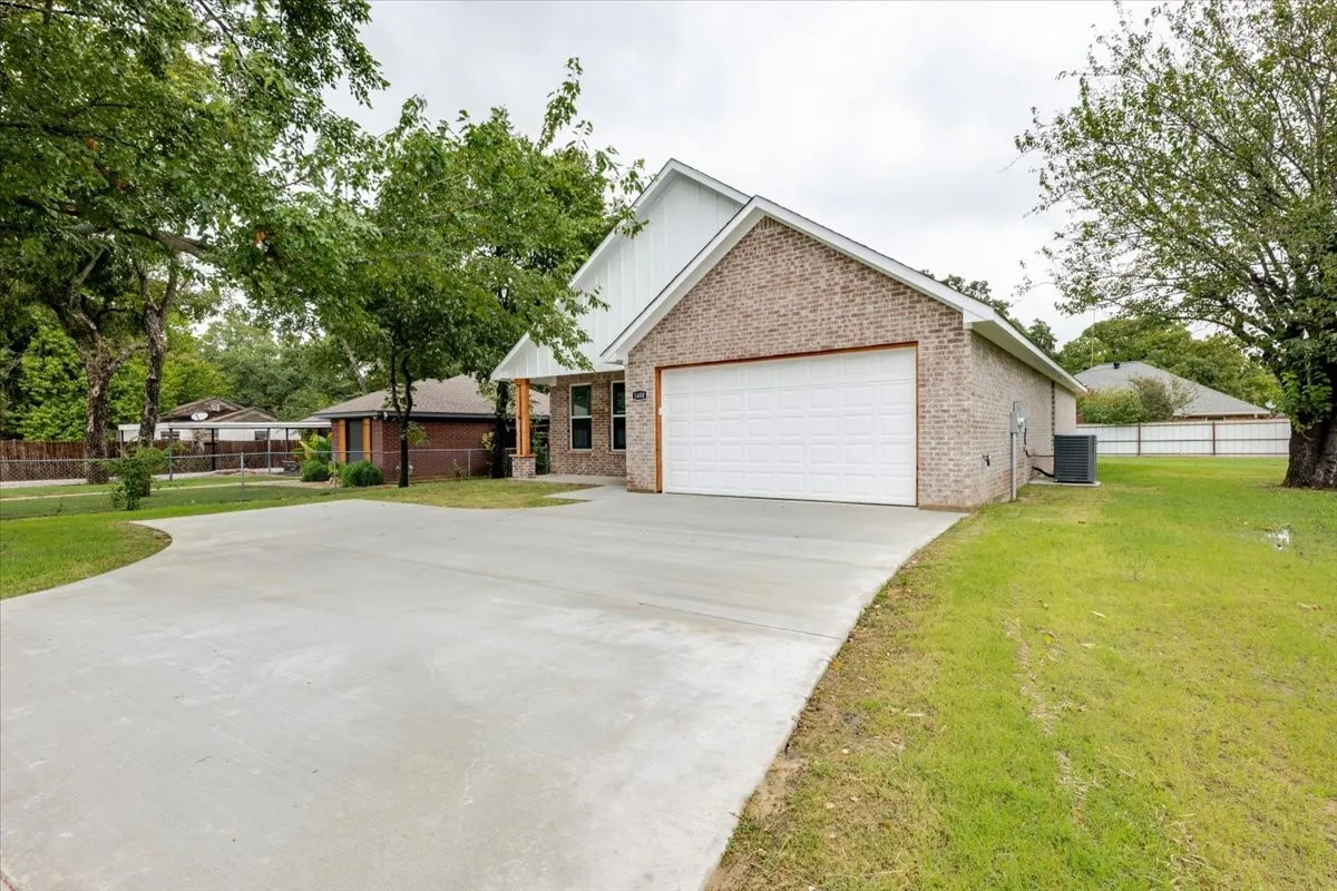 Single Family Residence For Sale in Wise County , 1400 N Business 287, Decatur, Texas 76234, 3 Bedroom, 2 Bathroom, 2 Garage spaces, 1,405 Sqft, built in 2026, mls#21410600, Real Estate Agent in Decatur, Homes For Sale in Wise county, Homes For Sale in Decatur, Realtor in Decatur Texas, Real Estate Brokerage Independent Realty Texas, Luminita Cordes Realtor