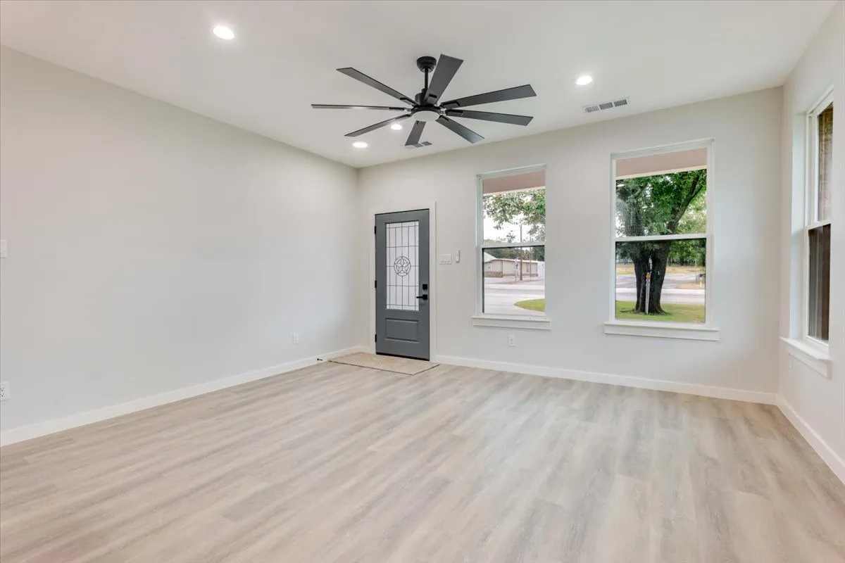 Single Family Residence For Sale in Wise County , 1400 N Business 287, Decatur, Texas 76234, 3 Bedroom, 2 Bathroom, 2 Garage spaces, 1,405 Sqft, built in 2026, mls#21410600, Real Estate Agent in Decatur, Homes For Sale in Wise county, Homes For Sale in Decatur, Realtor in Decatur Texas, Real Estate Brokerage Independent Realty Texas, Luminita Cordes Realtor