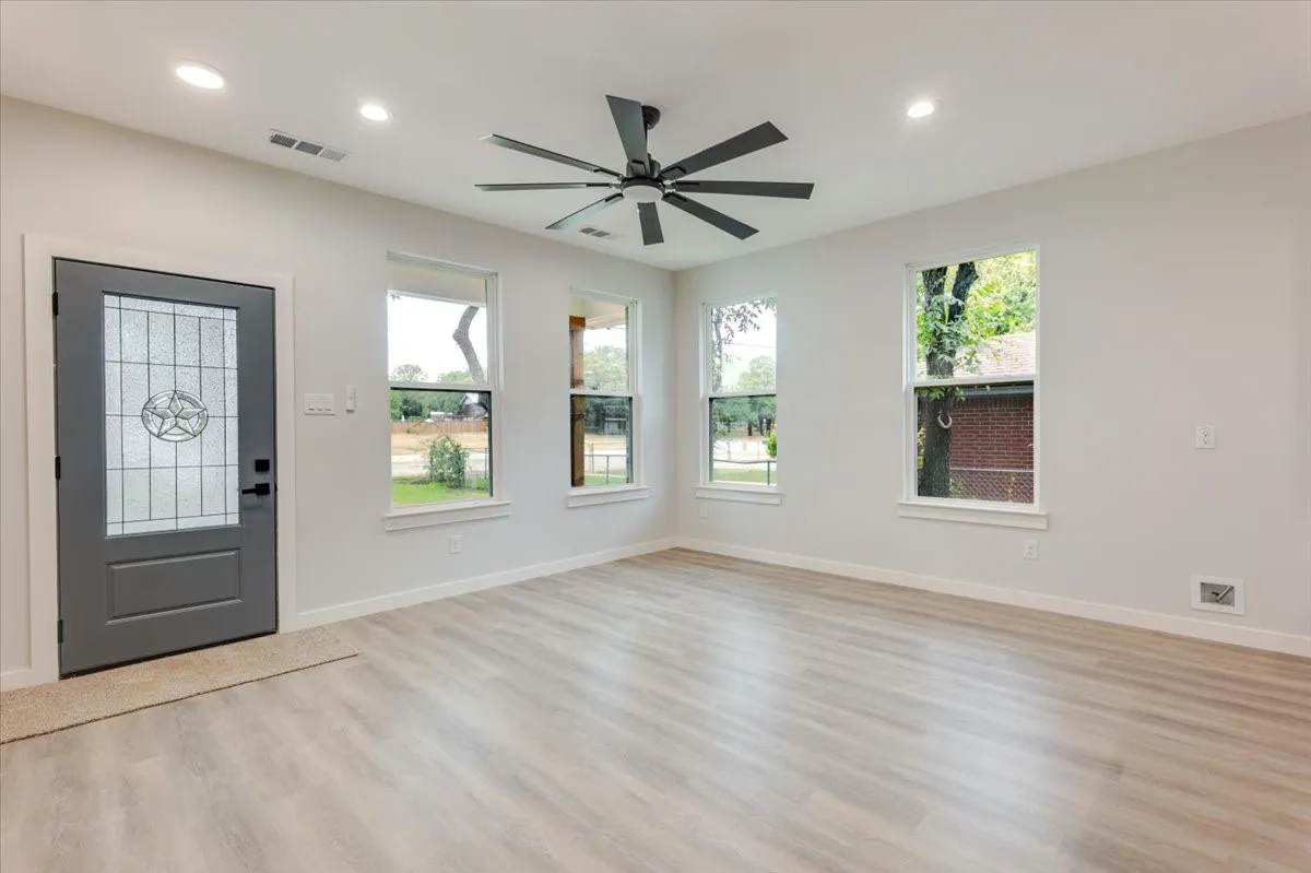 Single Family Residence For Sale in Wise County , 1400 N Business 287, Decatur, Texas 76234, 3 Bedroom, 2 Bathroom, 2 Garage spaces, 1,405 Sqft, built in 2026, mls#21410600, Real Estate Agent in Decatur, Homes For Sale in Wise county, Homes For Sale in Decatur, Realtor in Decatur Texas, Real Estate Brokerage Independent Realty Texas, Luminita Cordes Realtor