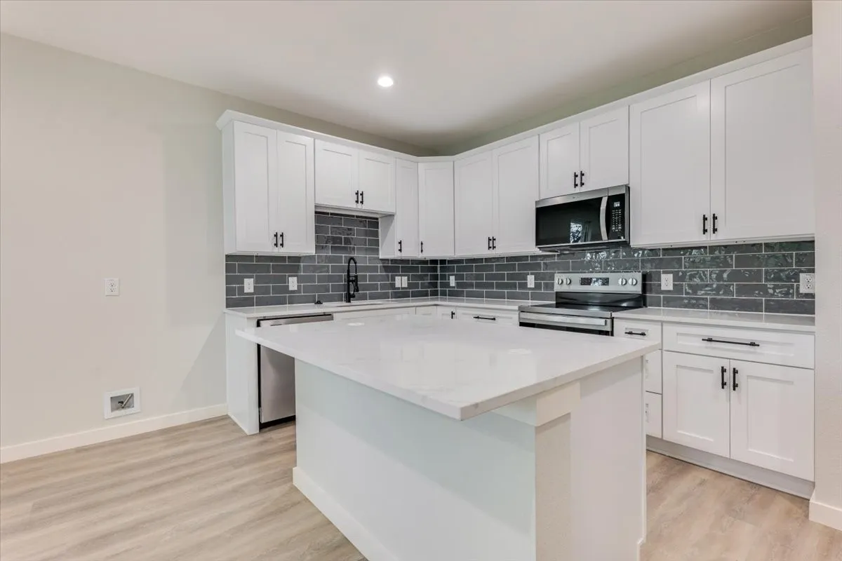 Single Family Residence For Sale in Wise County , 1400 N Business 287, Decatur, Texas 76234, 3 Bedroom, 2 Bathroom, 2 Garage spaces, 1,405 Sqft, built in 2026, mls#21410600, Real Estate Agent in Decatur, Homes For Sale in Wise county, Homes For Sale in Decatur, Realtor in Decatur Texas, Real Estate Brokerage Independent Realty Texas, Luminita Cordes Realtor