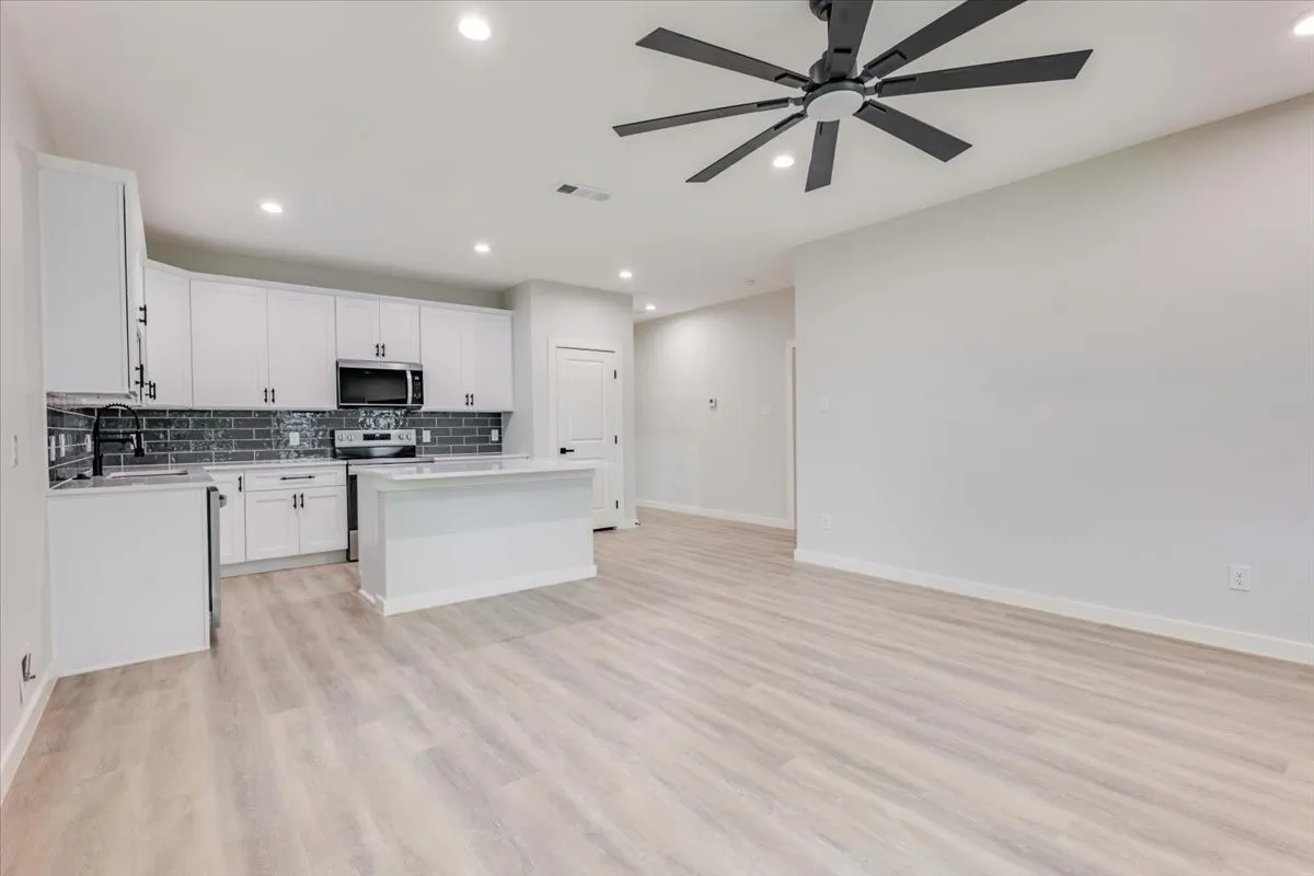 Single Family Residence For Sale in Wise County , 1400 N Business 287, Decatur, Texas 76234, 3 Bedroom, 2 Bathroom, 2 Garage spaces, 1,405 Sqft, built in 2026, mls#21410600, Real Estate Agent in Decatur, Homes For Sale in Wise county, Homes For Sale in Decatur, Realtor in Decatur Texas, Real Estate Brokerage Independent Realty Texas, Luminita Cordes Realtor