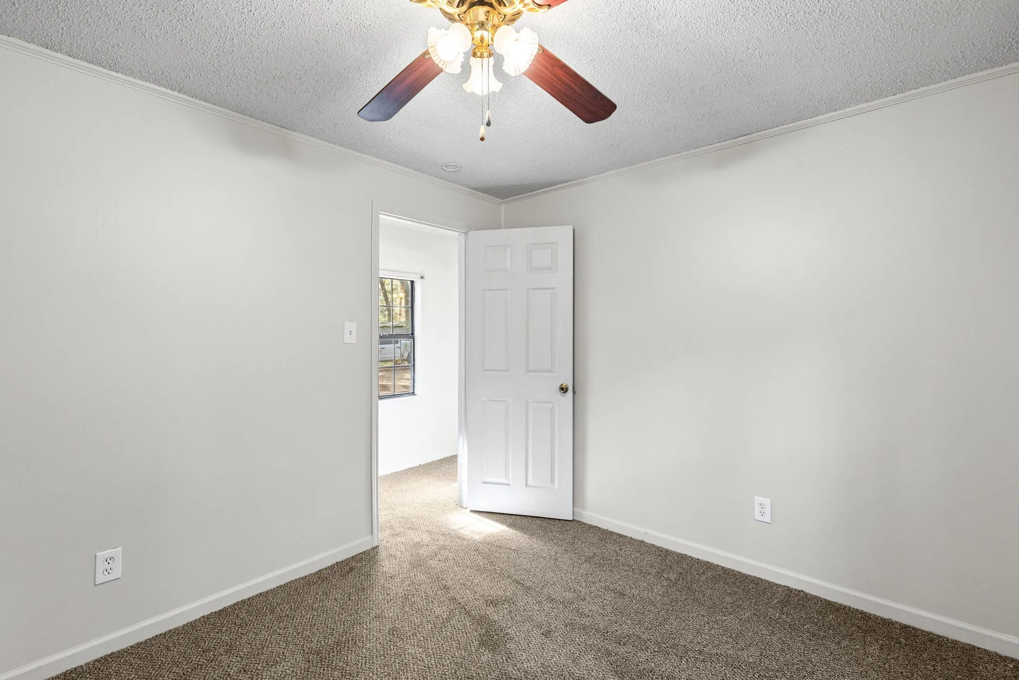 Single Family Residence For Sale in Hunt County , 7160 County Road 3516, Quinlan, Texas 75474, 2 Bedroom, 2 Bathroom, Garage spaces, 888 Sqft, built in 1971, mls#21402326, Real Estate Agent in Quinlan, Homes For Sale in Hunt county, Homes For Sale in Quinlan, Realtor in Quinlan Texas, Real Estate Brokerage Independent Realty Texas, Luminita Cordes Realtor