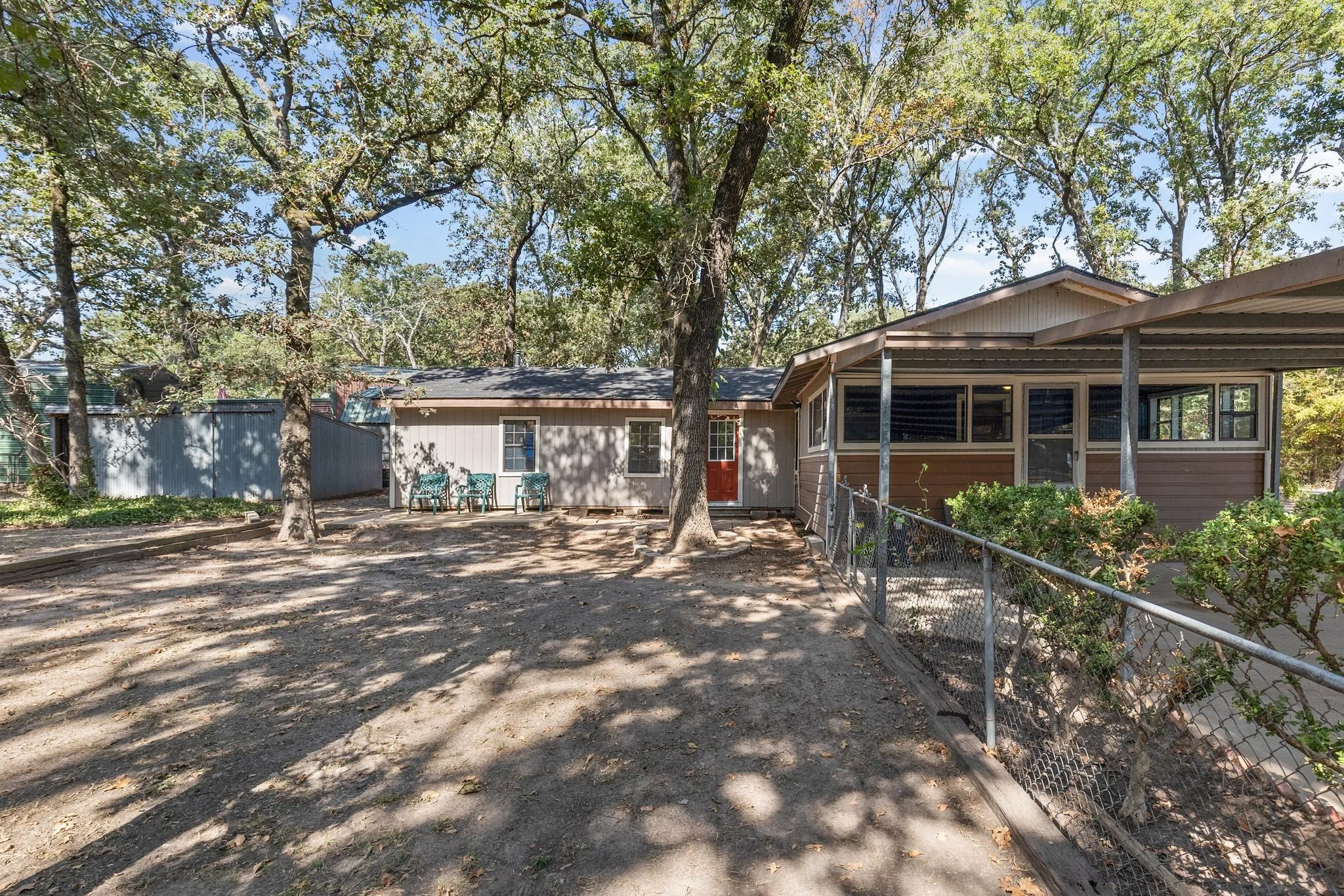 Single Family Residence For Sale in Hunt County , 7160 County Road 3516, Quinlan, Texas 75474, 2 Bedroom, 2 Bathroom, Garage spaces, 888 Sqft, built in 1971, mls#21402326, Real Estate Agent in Quinlan, Homes For Sale in Hunt county, Homes For Sale in Quinlan, Realtor in Quinlan Texas, Real Estate Brokerage Independent Realty Texas, Luminita Cordes Realtor