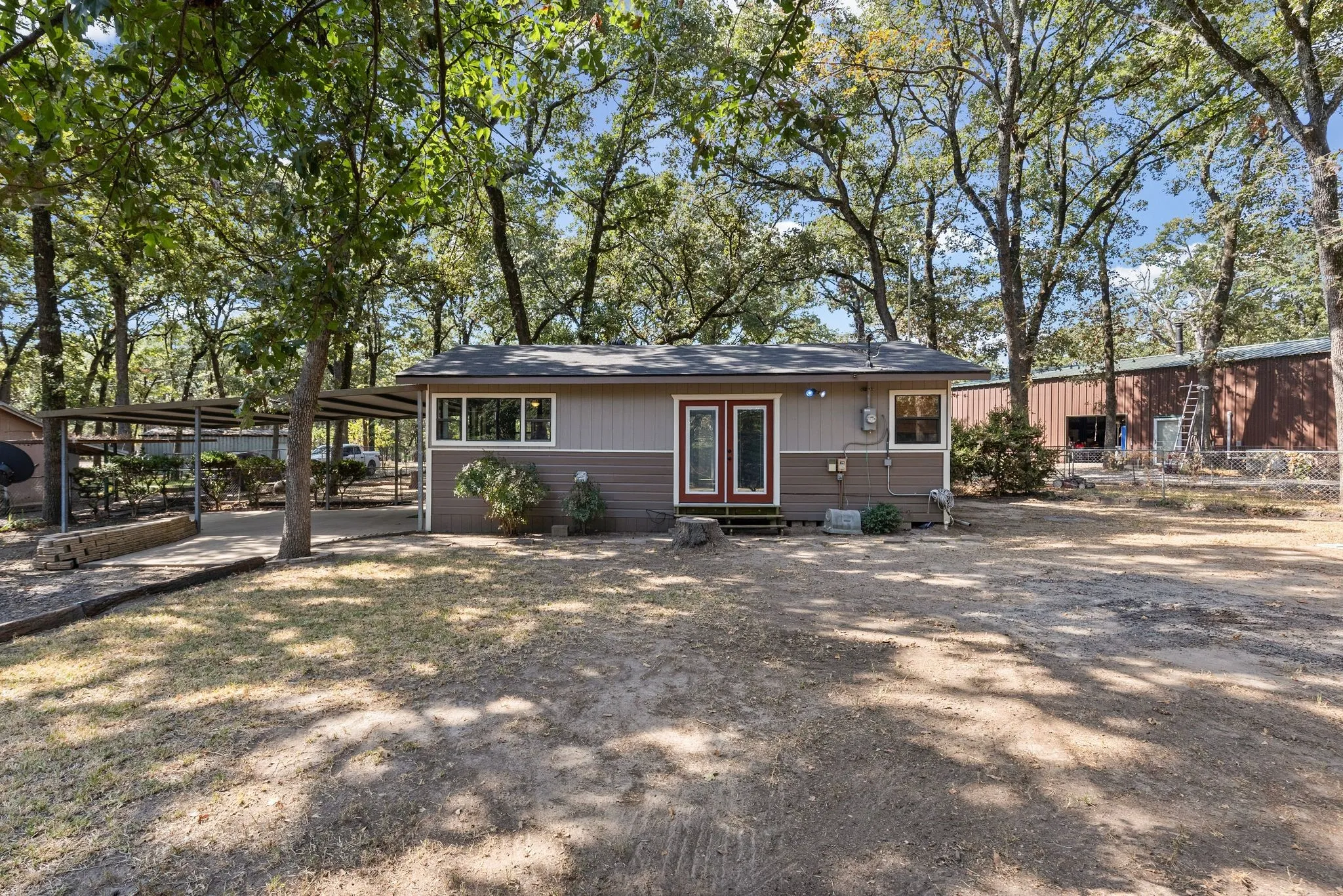 Single Family Residence For Sale in Hunt County , 7160 County Road 3516, Quinlan, Texas 75474, 2 Bedroom, 2 Bathroom, Garage spaces, 888 Sqft, built in 1971, mls#21402326, Real Estate Agent in Quinlan, Homes For Sale in Hunt county, Homes For Sale in Quinlan, Realtor in Quinlan Texas, Real Estate Brokerage Independent Realty Texas, Luminita Cordes Realtor