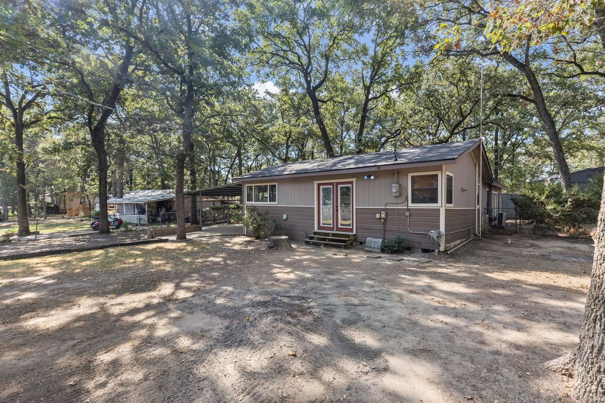 Single Family Residence For Sale in Hunt County , 7160 County Road 3516, Quinlan, Texas 75474, 2 Bedroom, 2 Bathroom, Garage spaces, 888 Sqft, built in 1971, mls#21402326, Real Estate Agent in Quinlan, Homes For Sale in Hunt county, Homes For Sale in Quinlan, Realtor in Quinlan Texas, Real Estate Brokerage Independent Realty Texas, Luminita Cordes Realtor