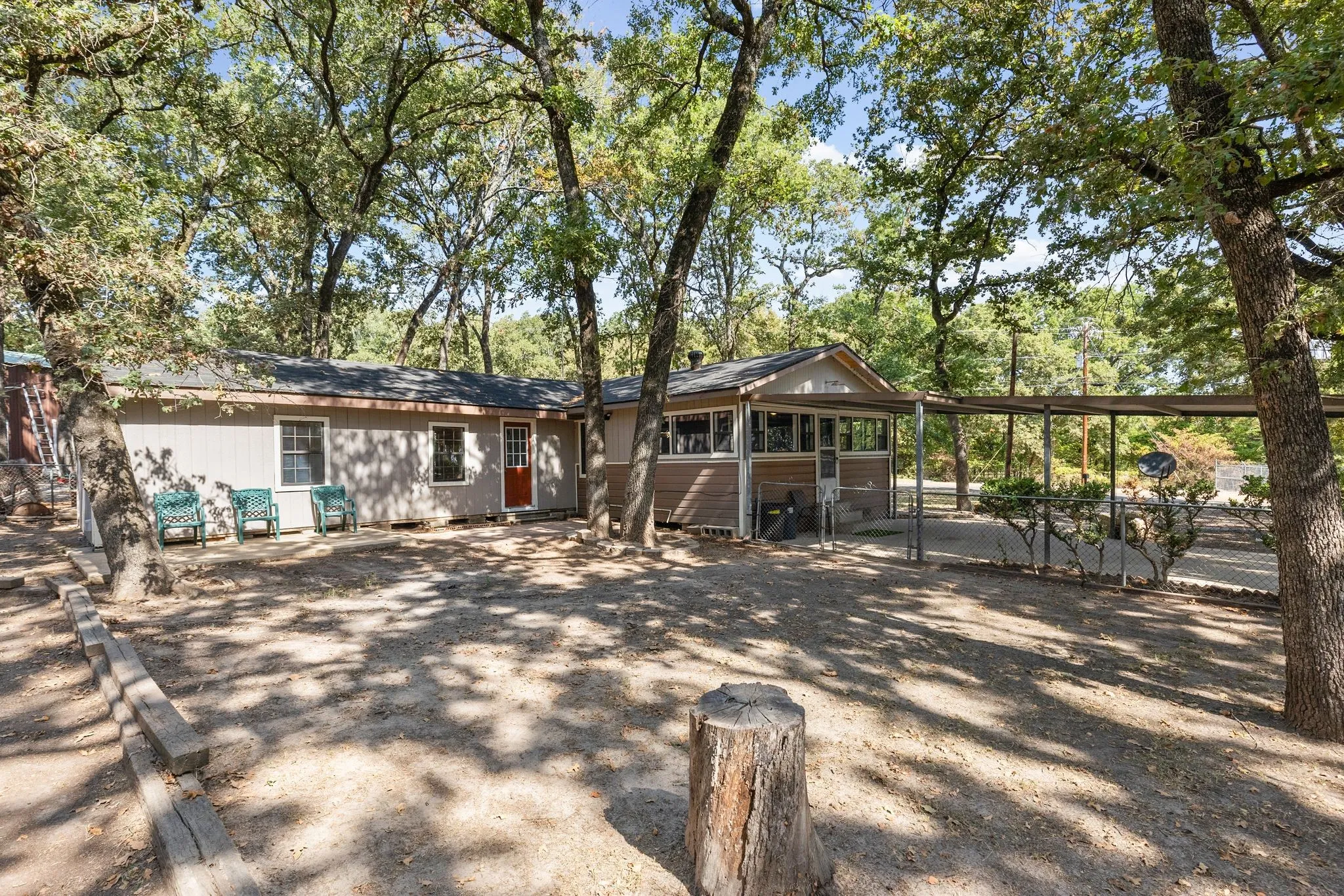 Single Family Residence For Sale in Hunt County , 7160 County Road 3516, Quinlan, Texas 75474, 2 Bedroom, 2 Bathroom, Garage spaces, 888 Sqft, built in 1971, mls#21402326, Real Estate Agent in Quinlan, Homes For Sale in Hunt county, Homes For Sale in Quinlan, Realtor in Quinlan Texas, Real Estate Brokerage Independent Realty Texas, Luminita Cordes Realtor