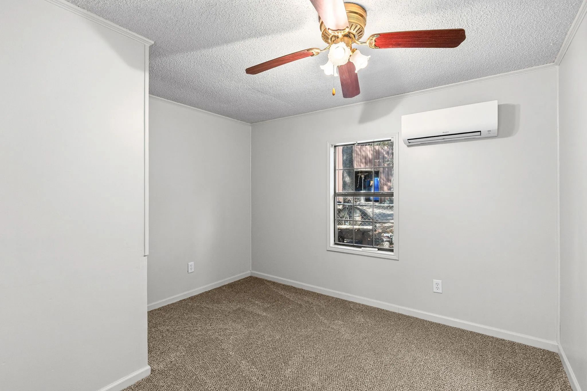 Single Family Residence For Sale in Hunt County , 7160 County Road 3516, Quinlan, Texas 75474, 2 Bedroom, 2 Bathroom, Garage spaces, 888 Sqft, built in 1971, mls#21402326, Real Estate Agent in Quinlan, Homes For Sale in Hunt county, Homes For Sale in Quinlan, Realtor in Quinlan Texas, Real Estate Brokerage Independent Realty Texas, Luminita Cordes Realtor