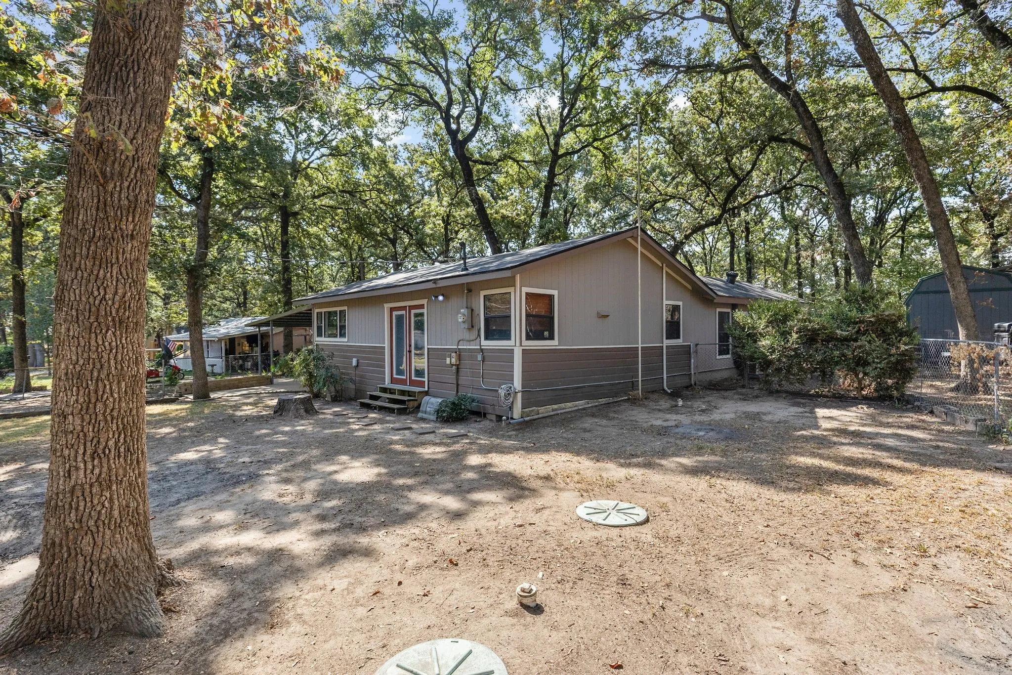 Single Family Residence For Sale in Hunt County , 7160 County Road 3516, Quinlan, Texas 75474, 2 Bedroom, 2 Bathroom, Garage spaces, 888 Sqft, built in 1971, mls#21402326, Real Estate Agent in Quinlan, Homes For Sale in Hunt county, Homes For Sale in Quinlan, Realtor in Quinlan Texas, Real Estate Brokerage Independent Realty Texas, Luminita Cordes Realtor
