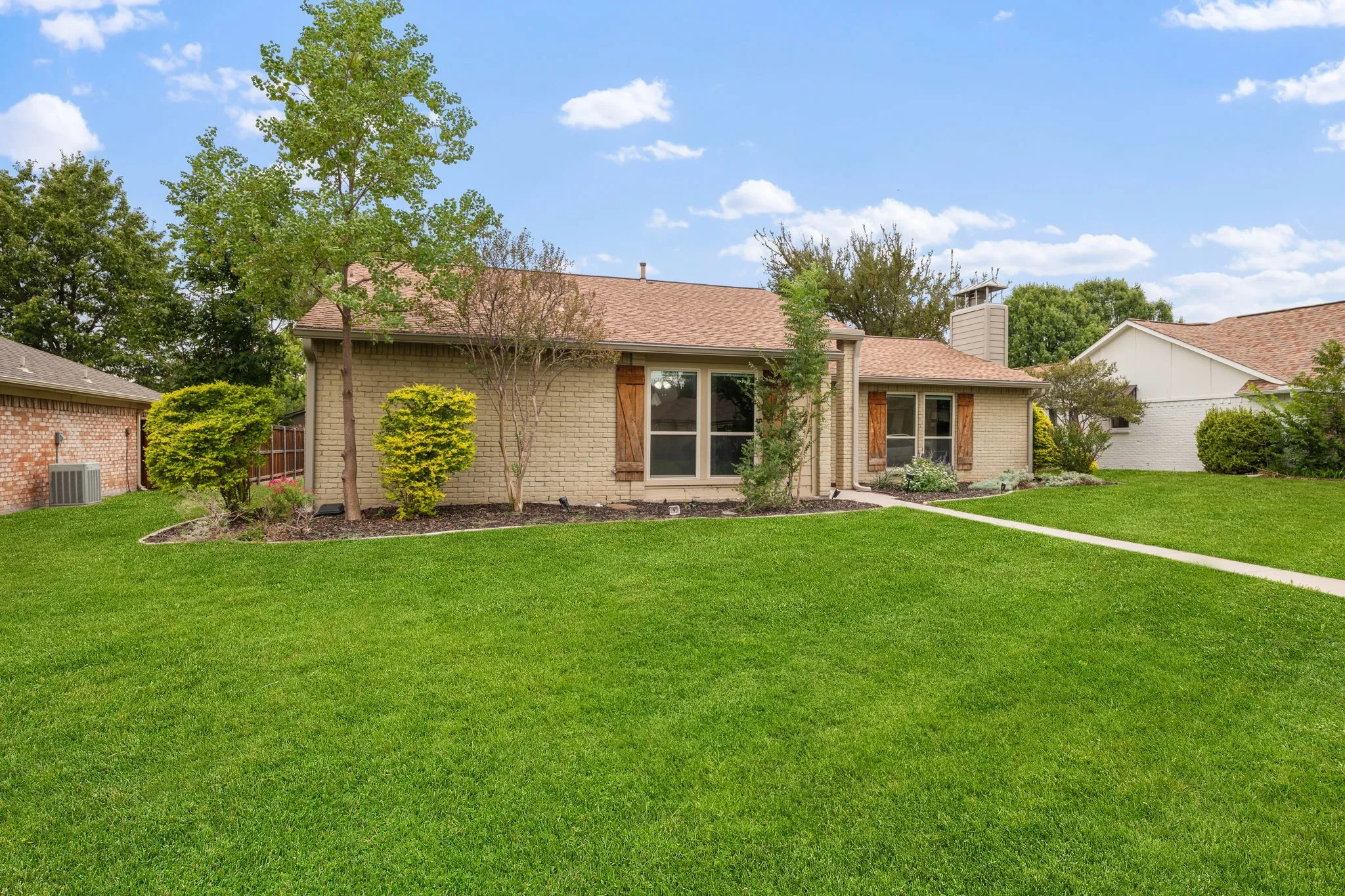 Single Family Residence For Sale in Collin County , 4541 Hartford Drive, Plano, Texas 75093, 3 Bedroom, 2 Bathroom, 2 Garage spaces, 1,738 Sqft, built in 1979, mls#21392198, Real Estate Agent in Plano, Homes For Sale in Collin county, Homes For Sale in Plano, Realtor in Plano Texas, Real Estate Brokerage Independent Realty Texas, Luminita Cordes Realtor