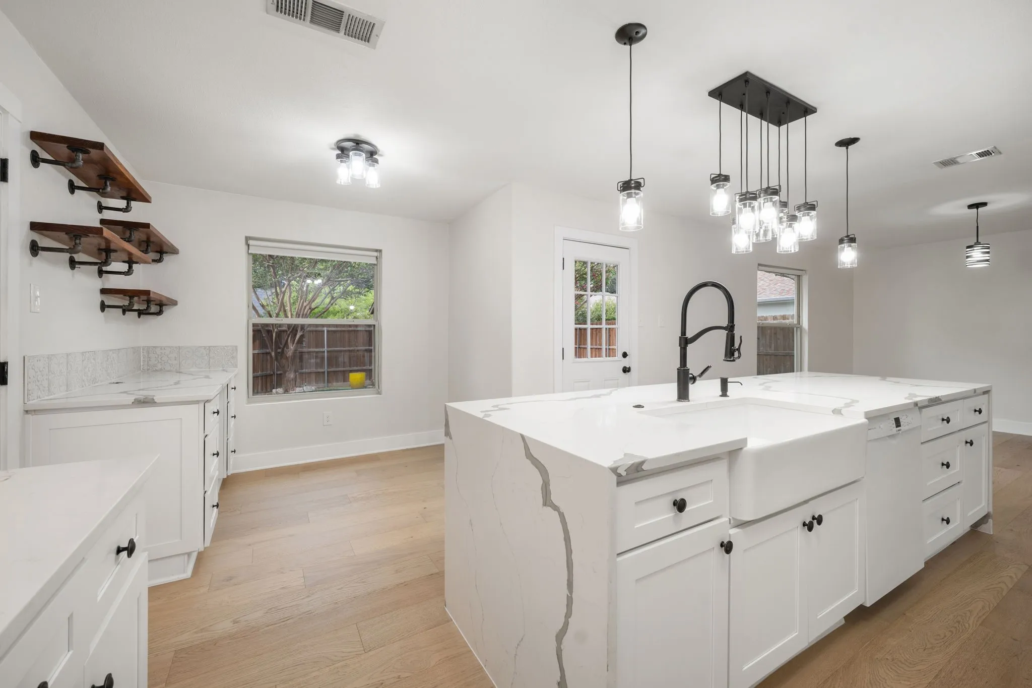 Single Family Residence For Sale in Collin County , 4541 Hartford Drive, Plano, Texas 75093, 3 Bedroom, 2 Bathroom, 2 Garage spaces, 1,738 Sqft, built in 1979, mls#21392198, Real Estate Agent in Plano, Homes For Sale in Collin county, Homes For Sale in Plano, Realtor in Plano Texas, Real Estate Brokerage Independent Realty Texas, Luminita Cordes Realtor