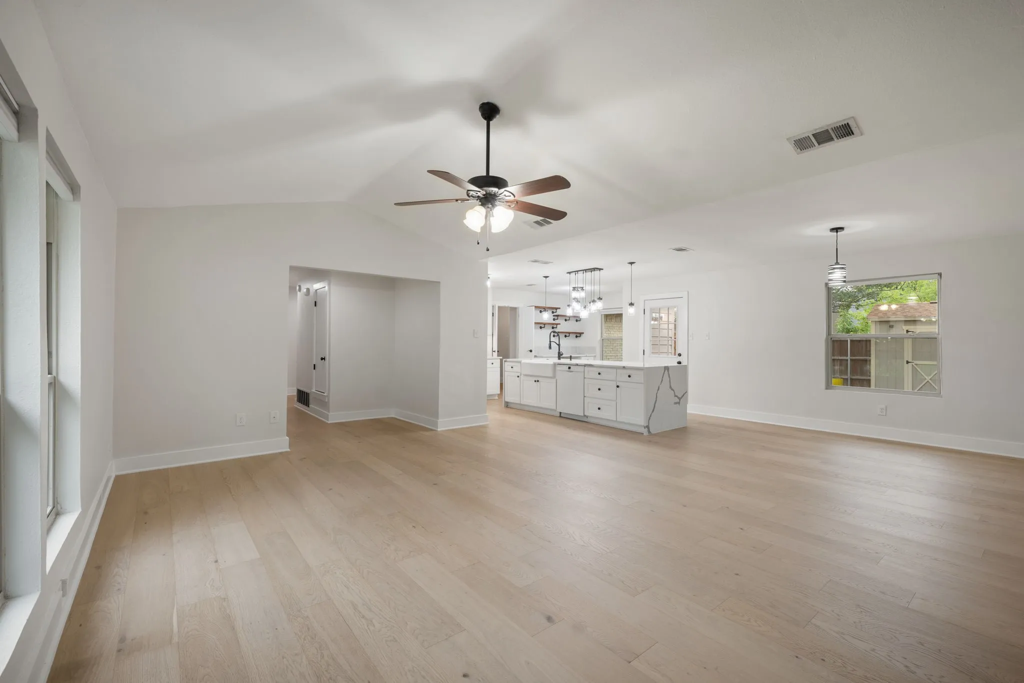 Single Family Residence For Sale in Collin County , 4541 Hartford Drive, Plano, Texas 75093, 3 Bedroom, 2 Bathroom, 2 Garage spaces, 1,738 Sqft, built in 1979, mls#21392198, Real Estate Agent in Plano, Homes For Sale in Collin county, Homes For Sale in Plano, Realtor in Plano Texas, Real Estate Brokerage Independent Realty Texas, Luminita Cordes Realtor