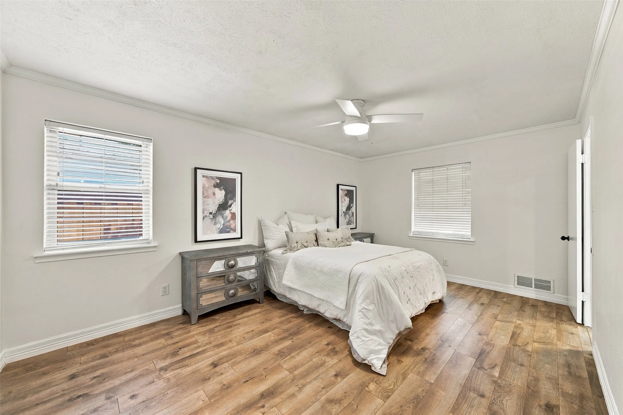 Single Family Residence For Sale in Dallas County , 8311 Baumgarten Drive, Dallas, Texas 75228, 3 Bedroom, 2 Bathroom, 2 Garage spaces, 2,184 Sqft, built in 1964, mls#21397170, Real Estate Agent in Dallas, Homes For Sale in Dallas county, Homes For Sale in Dallas, Realtor in Dallas Texas, Real Estate Brokerage Independent Realty Texas, Luminita Cordes Realtor