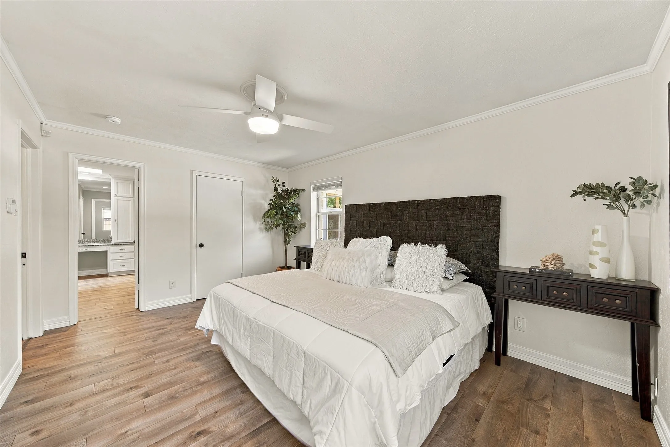 Single Family Residence For Sale in Dallas County , 8311 Baumgarten Drive, Dallas, Texas 75228, 3 Bedroom, 2 Bathroom, 2 Garage spaces, 2,184 Sqft, built in 1964, mls#21397170, Real Estate Agent in Dallas, Homes For Sale in Dallas county, Homes For Sale in Dallas, Realtor in Dallas Texas, Real Estate Brokerage Independent Realty Texas, Luminita Cordes Realtor