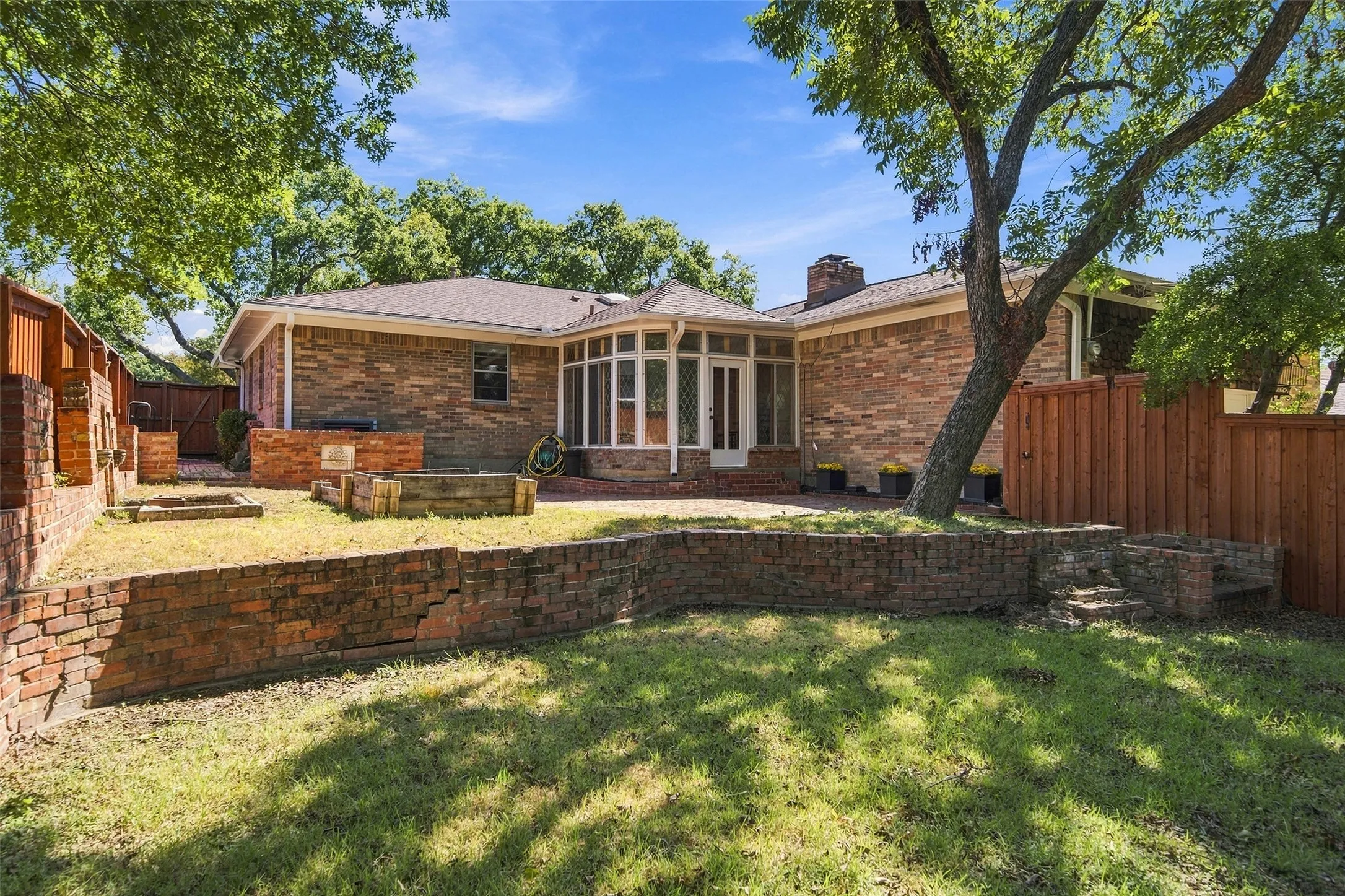 Single Family Residence For Sale in Dallas County , 8311 Baumgarten Drive, Dallas, Texas 75228, 3 Bedroom, 2 Bathroom, 2 Garage spaces, 2,184 Sqft, built in 1964, mls#21397170, Real Estate Agent in Dallas, Homes For Sale in Dallas county, Homes For Sale in Dallas, Realtor in Dallas Texas, Real Estate Brokerage Independent Realty Texas, Luminita Cordes Realtor