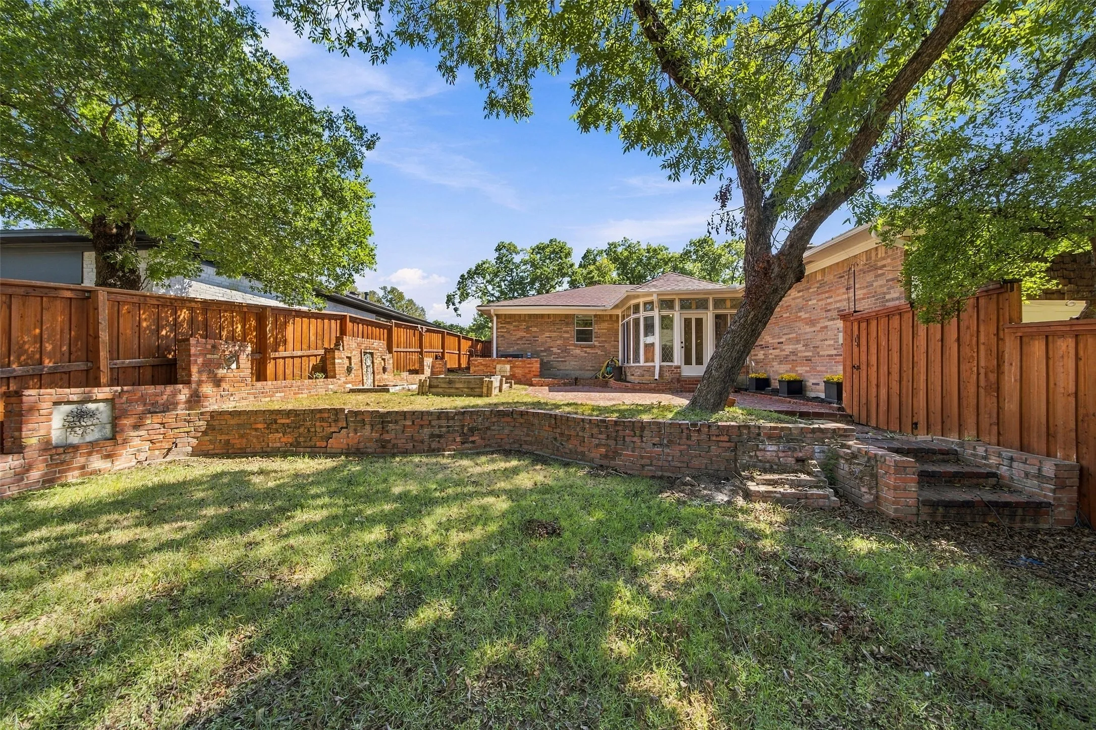 Single Family Residence For Sale in Dallas County , 8311 Baumgarten Drive, Dallas, Texas 75228, 3 Bedroom, 2 Bathroom, 2 Garage spaces, 2,184 Sqft, built in 1964, mls#21397170, Real Estate Agent in Dallas, Homes For Sale in Dallas county, Homes For Sale in Dallas, Realtor in Dallas Texas, Real Estate Brokerage Independent Realty Texas, Luminita Cordes Realtor