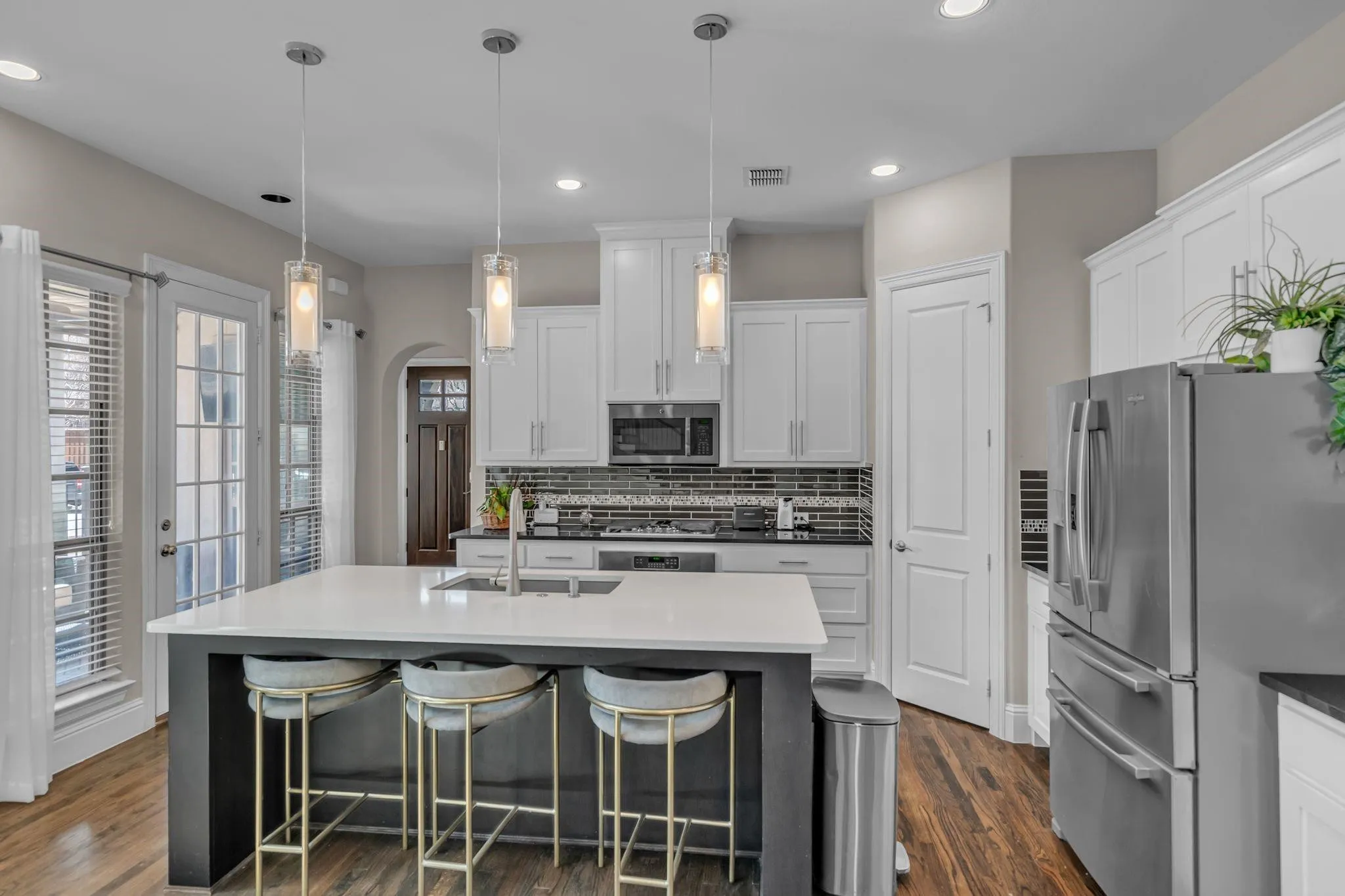 Single Family Residence For Sale in Denton County , 350 Loma Alta Drive, Flower Mound, Texas 75022, 3 Bedroom, 3 Bathroom, 2 Garage spaces, 2,336 Sqft, built in 2016, mls#21410609, Real Estate Agent in Flower Mound, Homes For Sale in Denton county, Homes For Sale in Flower Mound, Realtor in Flower Mound Texas, Real Estate Brokerage Independent Realty Texas, Luminita Cordes Realtor