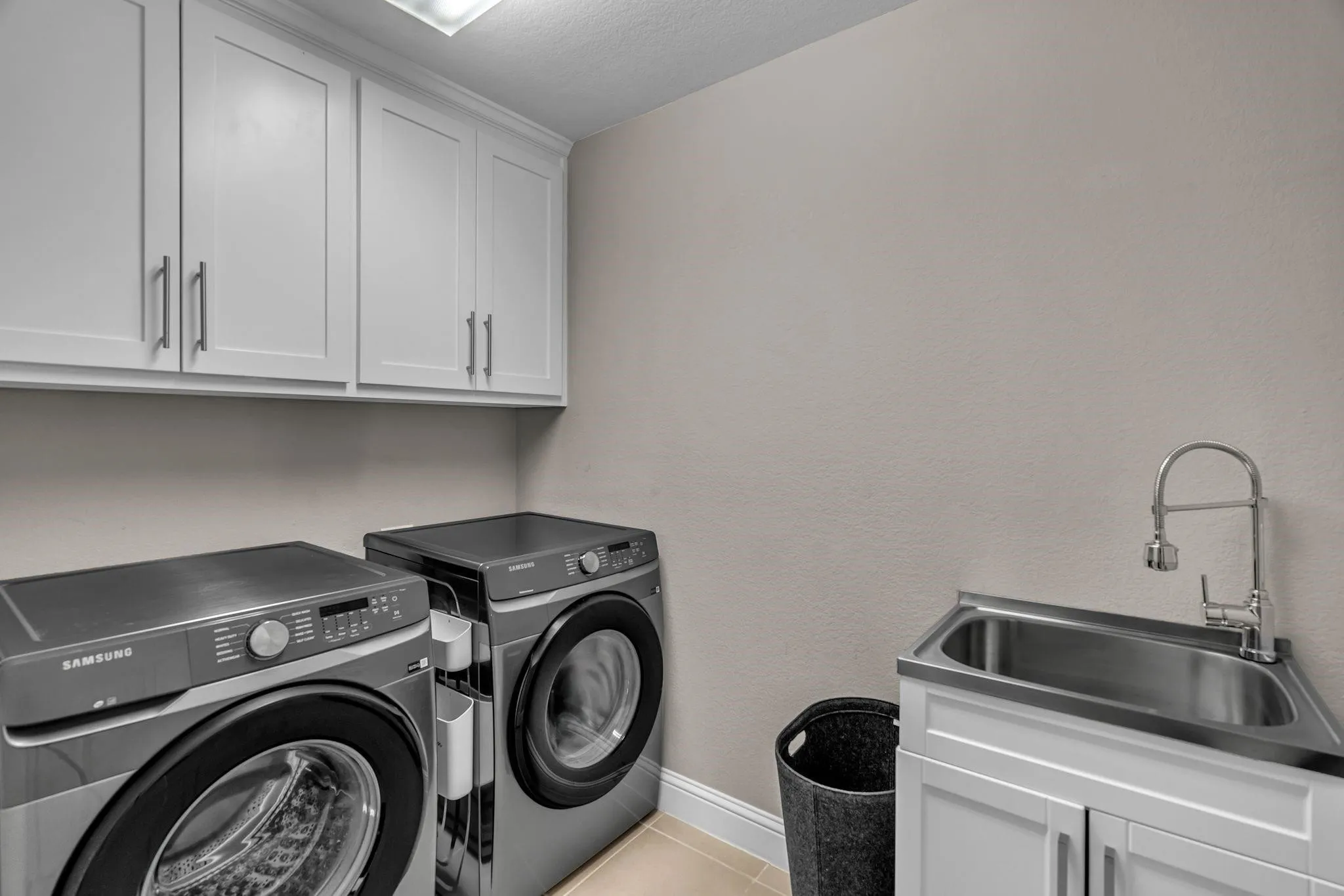 Single Family Residence For Sale in Denton County , 350 Loma Alta Drive, Flower Mound, Texas 75022, 3 Bedroom, 3 Bathroom, 2 Garage spaces, 2,336 Sqft, built in 2016, mls#21410609, Real Estate Agent in Flower Mound, Homes For Sale in Denton county, Homes For Sale in Flower Mound, Realtor in Flower Mound Texas, Real Estate Brokerage Independent Realty Texas, Luminita Cordes Realtor
