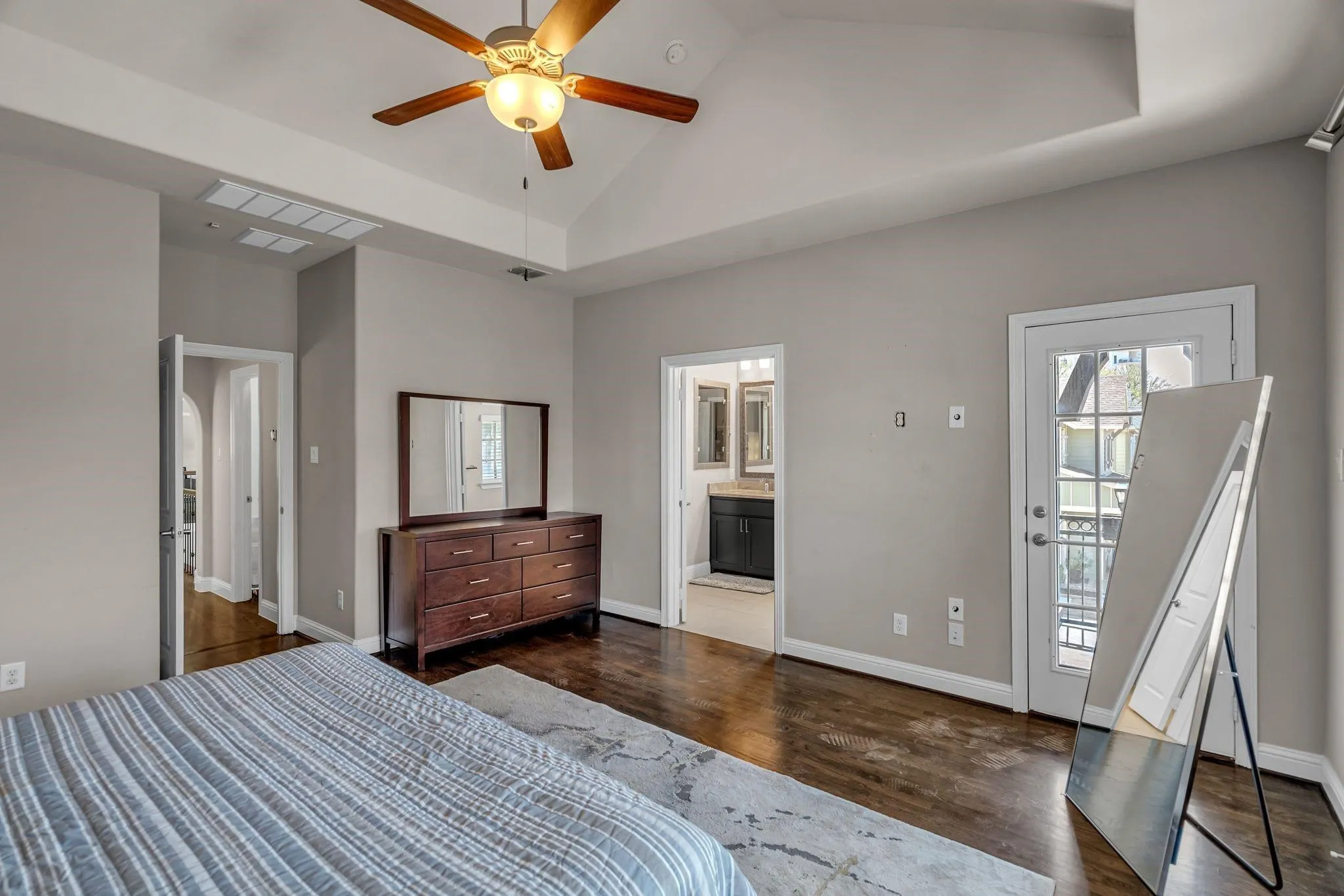 Single Family Residence For Sale in Denton County , 350 Loma Alta Drive, Flower Mound, Texas 75022, 3 Bedroom, 3 Bathroom, 2 Garage spaces, 2,336 Sqft, built in 2016, mls#21410609, Real Estate Agent in Flower Mound, Homes For Sale in Denton county, Homes For Sale in Flower Mound, Realtor in Flower Mound Texas, Real Estate Brokerage Independent Realty Texas, Luminita Cordes Realtor