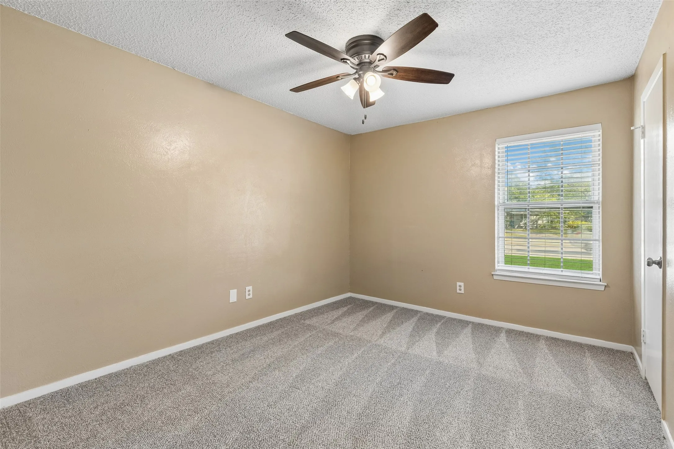 Single Family Residence For Rent in Johnson County , 501 NW Renfro Street, Burleson, Texas 76028, 3 Bedroom, 2 Bathroom, 1 Garage spaces, 1,233 Sqft, built in 1975, mls#21405663, Real Estate Agent in Burleson, Homes For Rent in Johnson county, Homes For Rent in Burleson, Realtor in Burleson Texas, Real Estate Brokerage Independent Realty Texas, Luminita Cordes Realtor