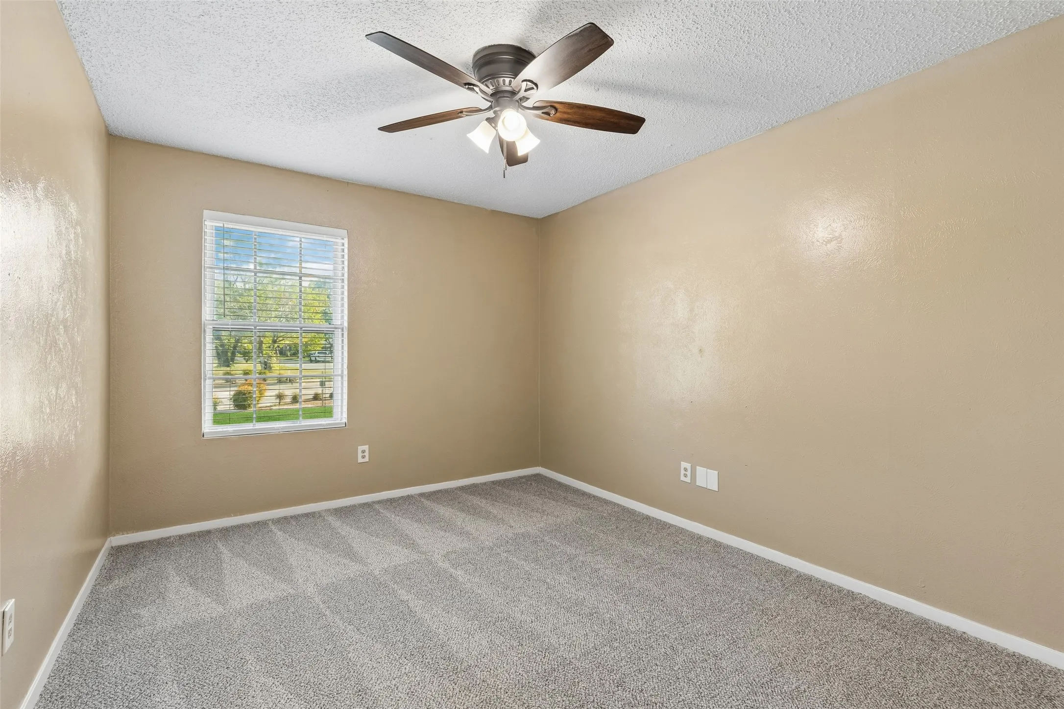 Single Family Residence For Rent in Johnson County , 501 NW Renfro Street, Burleson, Texas 76028, 3 Bedroom, 2 Bathroom, 1 Garage spaces, 1,233 Sqft, built in 1975, mls#21405663, Real Estate Agent in Burleson, Homes For Rent in Johnson county, Homes For Rent in Burleson, Realtor in Burleson Texas, Real Estate Brokerage Independent Realty Texas, Luminita Cordes Realtor