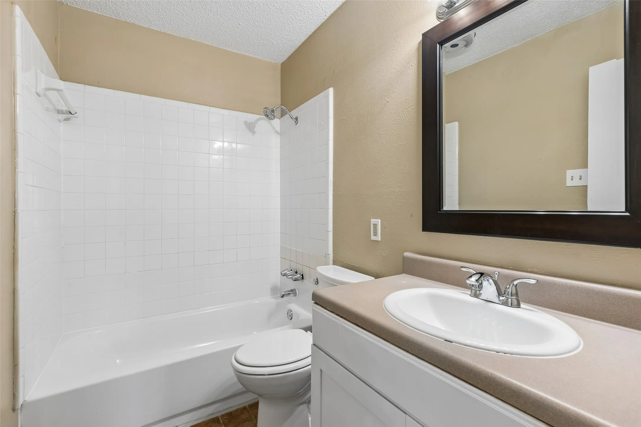 Single Family Residence For Rent in Johnson County , 501 NW Renfro Street, Burleson, Texas 76028, 3 Bedroom, 2 Bathroom, 1 Garage spaces, 1,233 Sqft, built in 1975, mls#21405663, Real Estate Agent in Burleson, Homes For Rent in Johnson county, Homes For Rent in Burleson, Realtor in Burleson Texas, Real Estate Brokerage Independent Realty Texas, Luminita Cordes Realtor