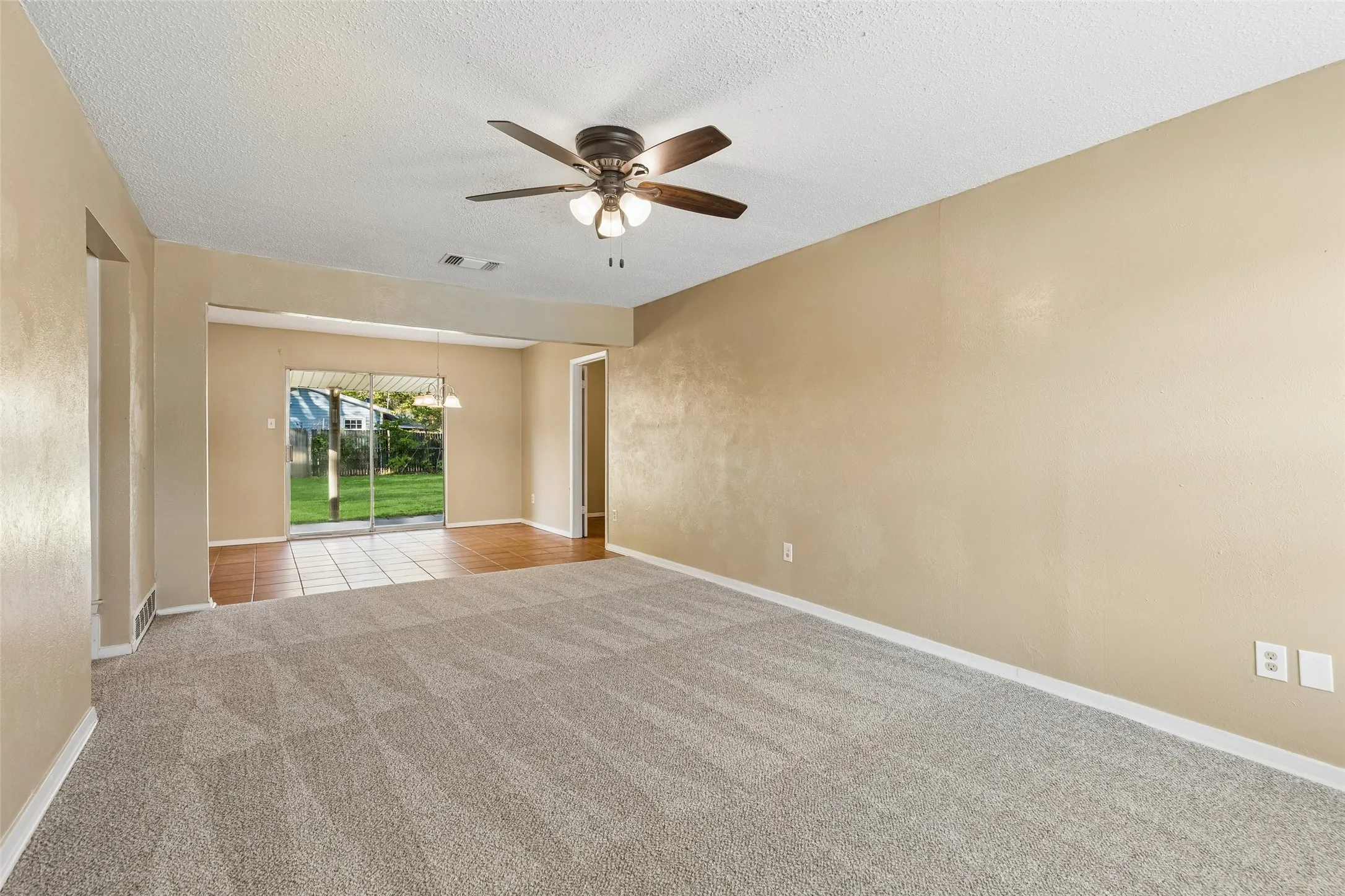 Single Family Residence For Rent in Johnson County , 501 NW Renfro Street, Burleson, Texas 76028, 3 Bedroom, 2 Bathroom, 1 Garage spaces, 1,233 Sqft, built in 1975, mls#21405663, Real Estate Agent in Burleson, Homes For Rent in Johnson county, Homes For Rent in Burleson, Realtor in Burleson Texas, Real Estate Brokerage Independent Realty Texas, Luminita Cordes Realtor