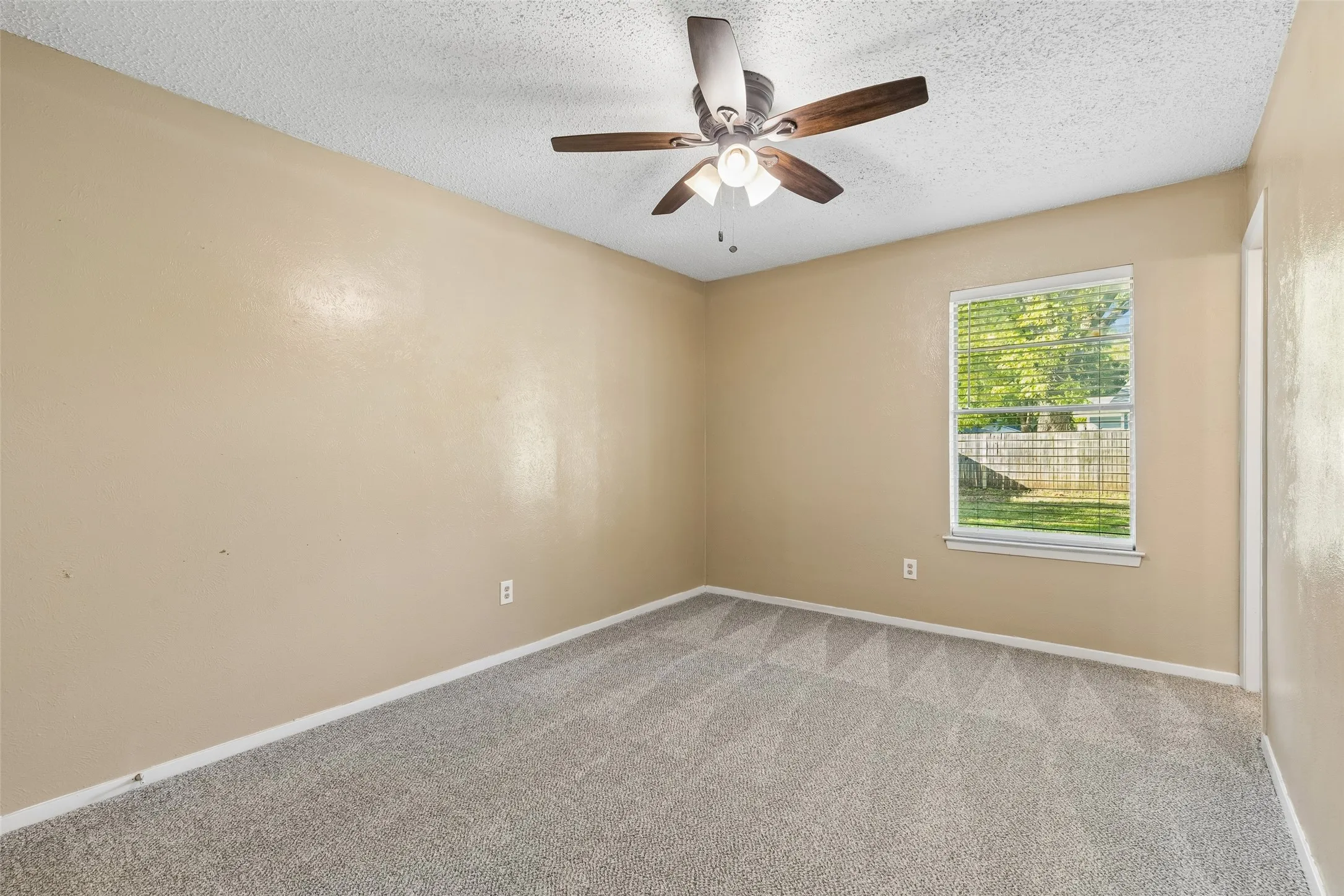 Single Family Residence For Rent in Johnson County , 501 NW Renfro Street, Burleson, Texas 76028, 3 Bedroom, 2 Bathroom, 1 Garage spaces, 1,233 Sqft, built in 1975, mls#21405663, Real Estate Agent in Burleson, Homes For Rent in Johnson county, Homes For Rent in Burleson, Realtor in Burleson Texas, Real Estate Brokerage Independent Realty Texas, Luminita Cordes Realtor