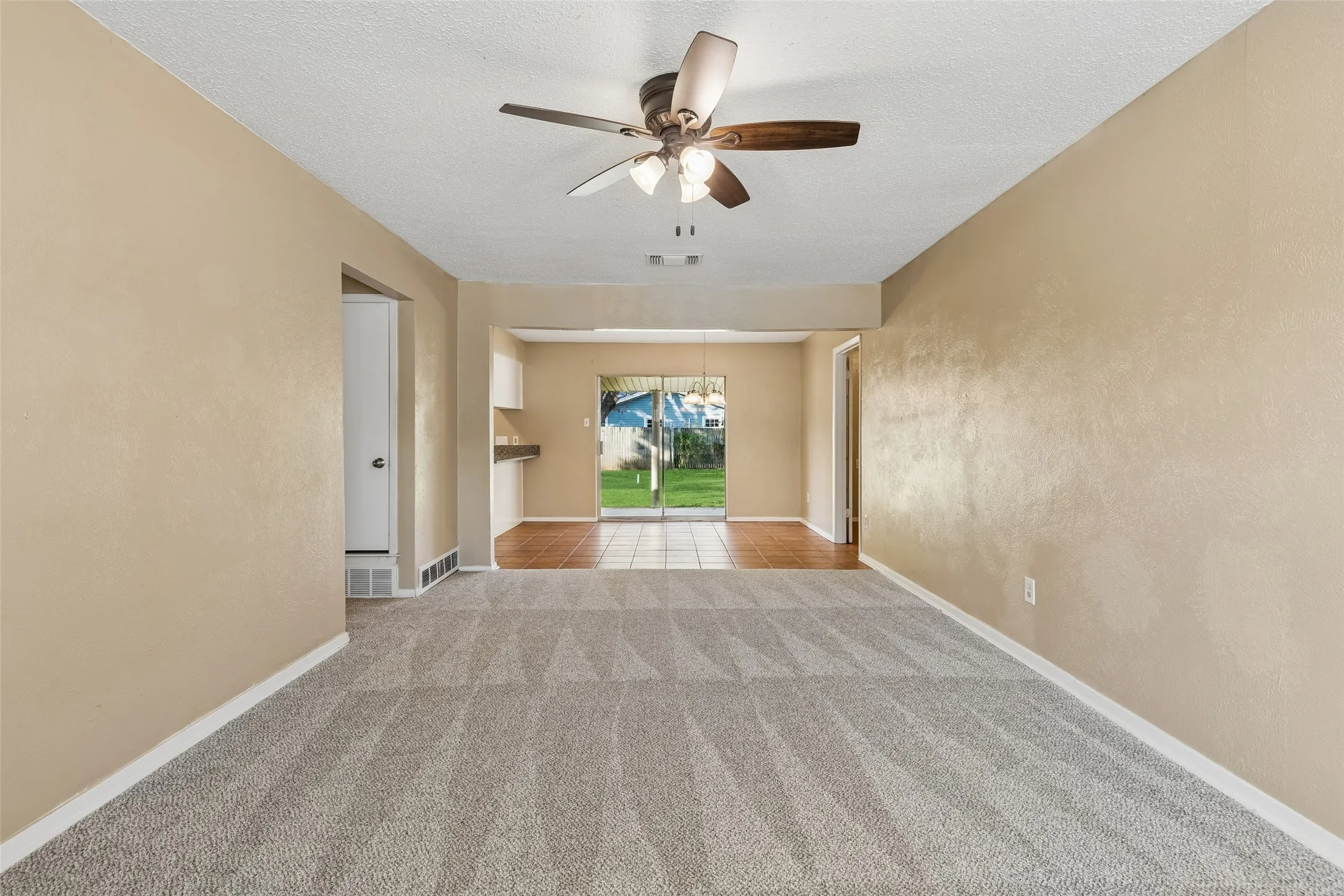 Single Family Residence For Rent in Johnson County , 501 NW Renfro Street, Burleson, Texas 76028, 3 Bedroom, 2 Bathroom, 1 Garage spaces, 1,233 Sqft, built in 1975, mls#21405663, Real Estate Agent in Burleson, Homes For Rent in Johnson county, Homes For Rent in Burleson, Realtor in Burleson Texas, Real Estate Brokerage Independent Realty Texas, Luminita Cordes Realtor