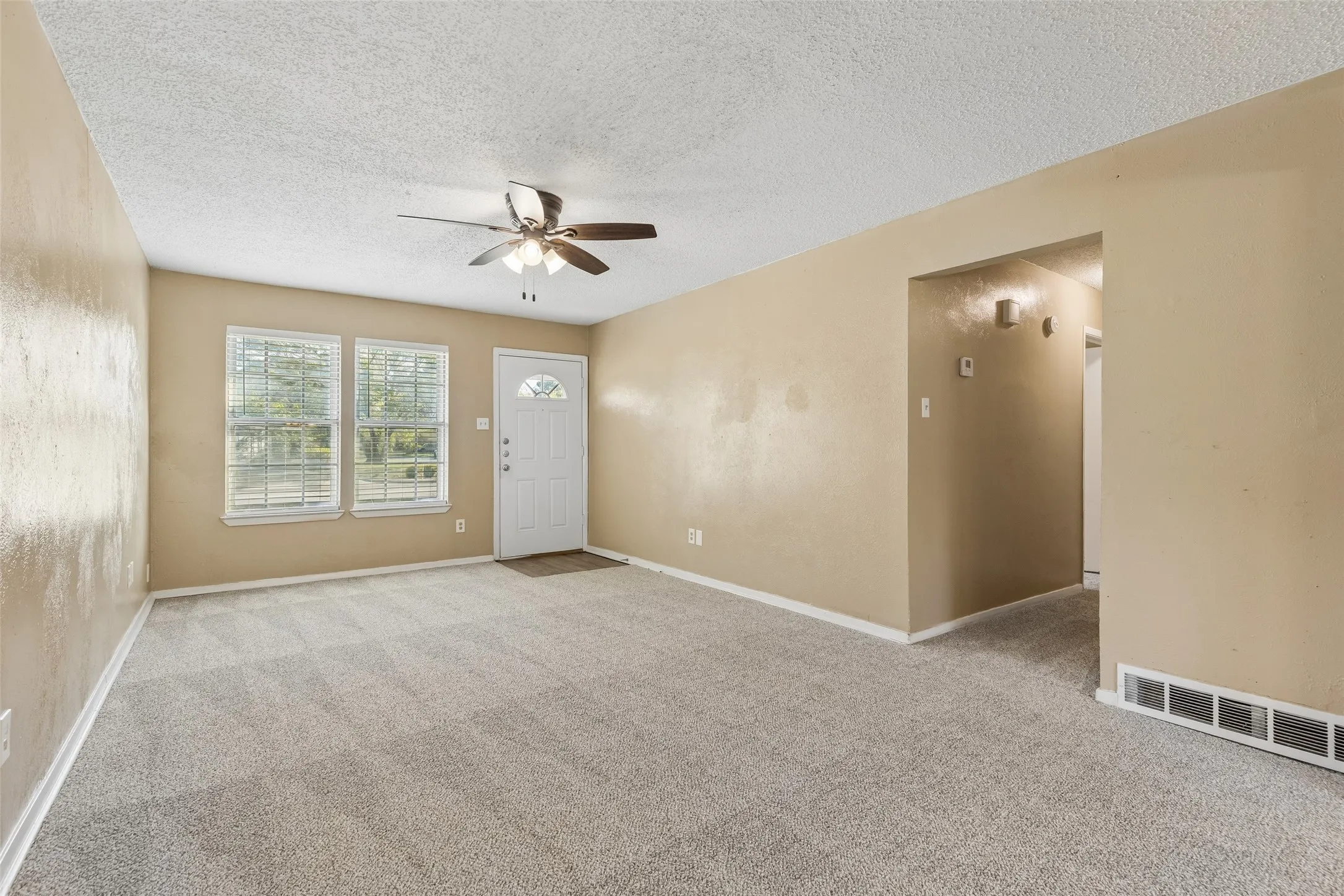 Single Family Residence For Rent in Johnson County , 501 NW Renfro Street, Burleson, Texas 76028, 3 Bedroom, 2 Bathroom, 1 Garage spaces, 1,233 Sqft, built in 1975, mls#21405663, Real Estate Agent in Burleson, Homes For Rent in Johnson county, Homes For Rent in Burleson, Realtor in Burleson Texas, Real Estate Brokerage Independent Realty Texas, Luminita Cordes Realtor