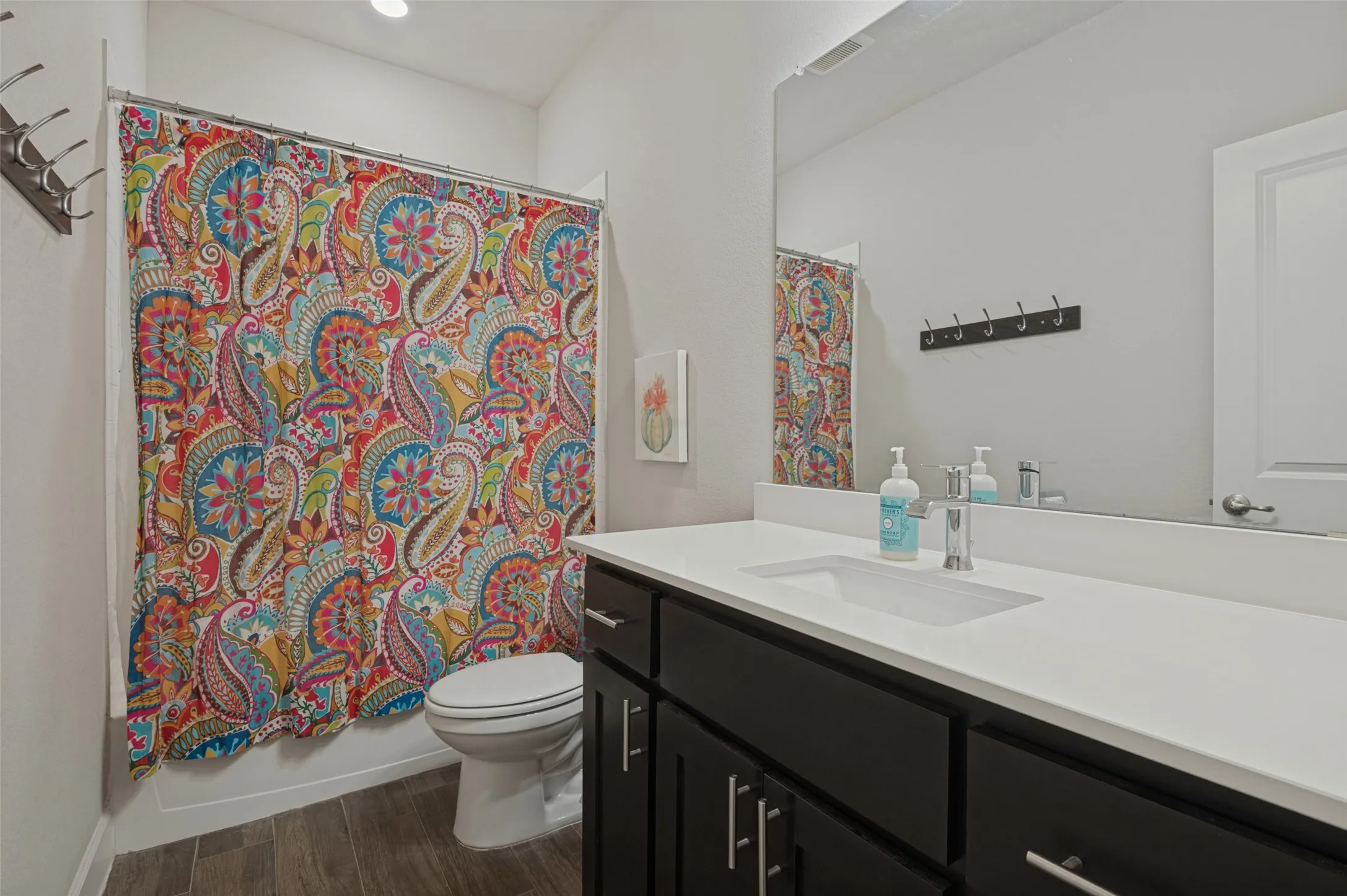 Single Family Residence For Sale in Ellis County , 641 Grove Park Lane, Midlothian, Texas 76065, 3 Bedroom, 3 Bathroom, 2 Garage spaces, 2,190 Sqft, built in 2021, mls#21398223, Real Estate Agent in Midlothian, Homes For Sale in Ellis county, Homes For Sale in Midlothian, Realtor in Midlothian Texas, Real Estate Brokerage Independent Realty Texas, Luminita Cordes Realtor