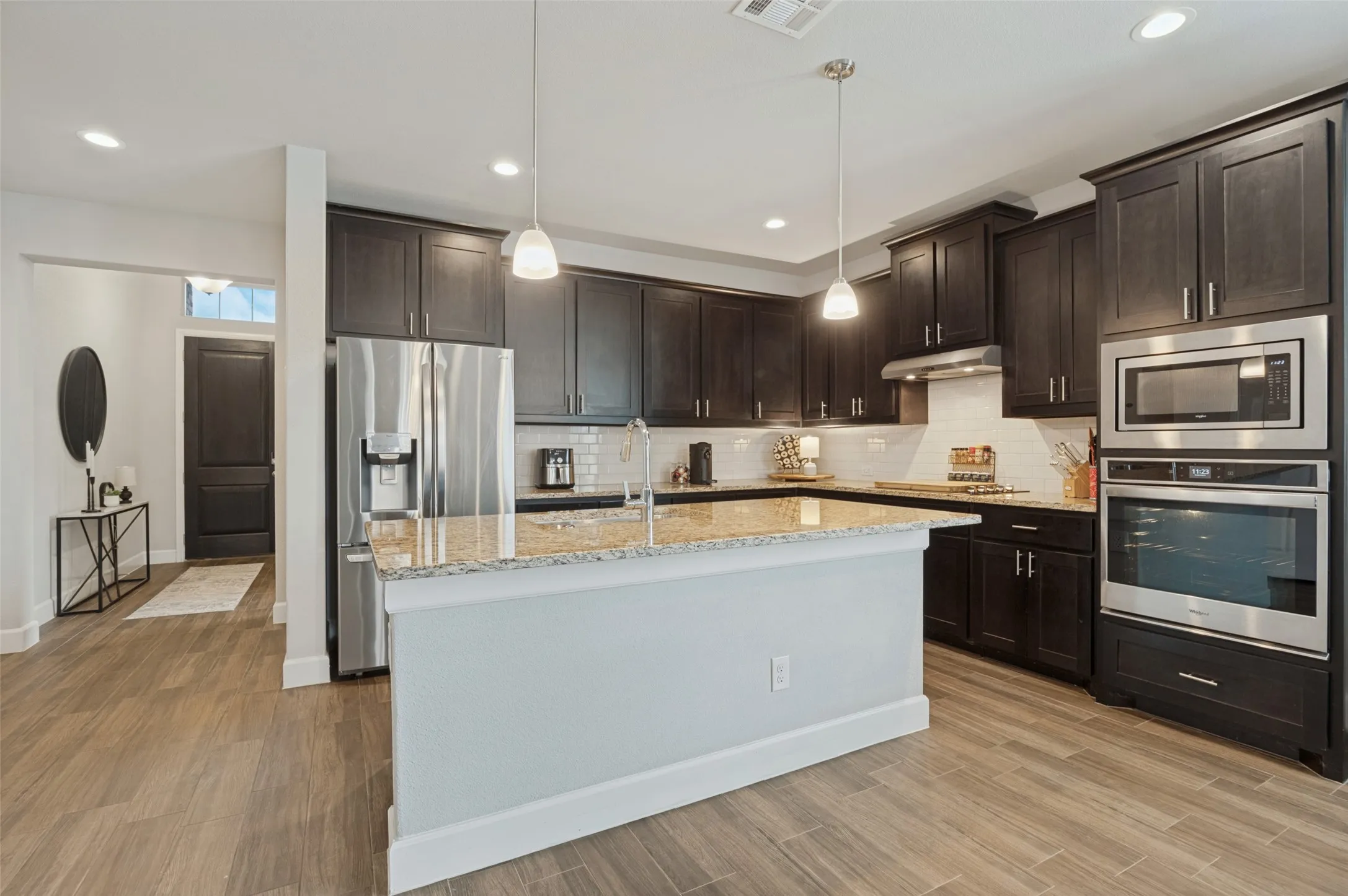 Single Family Residence For Sale in Ellis County , 641 Grove Park Lane, Midlothian, Texas 76065, 3 Bedroom, 3 Bathroom, 2 Garage spaces, 2,190 Sqft, built in 2021, mls#21398223, Real Estate Agent in Midlothian, Homes For Sale in Ellis county, Homes For Sale in Midlothian, Realtor in Midlothian Texas, Real Estate Brokerage Independent Realty Texas, Luminita Cordes Realtor
