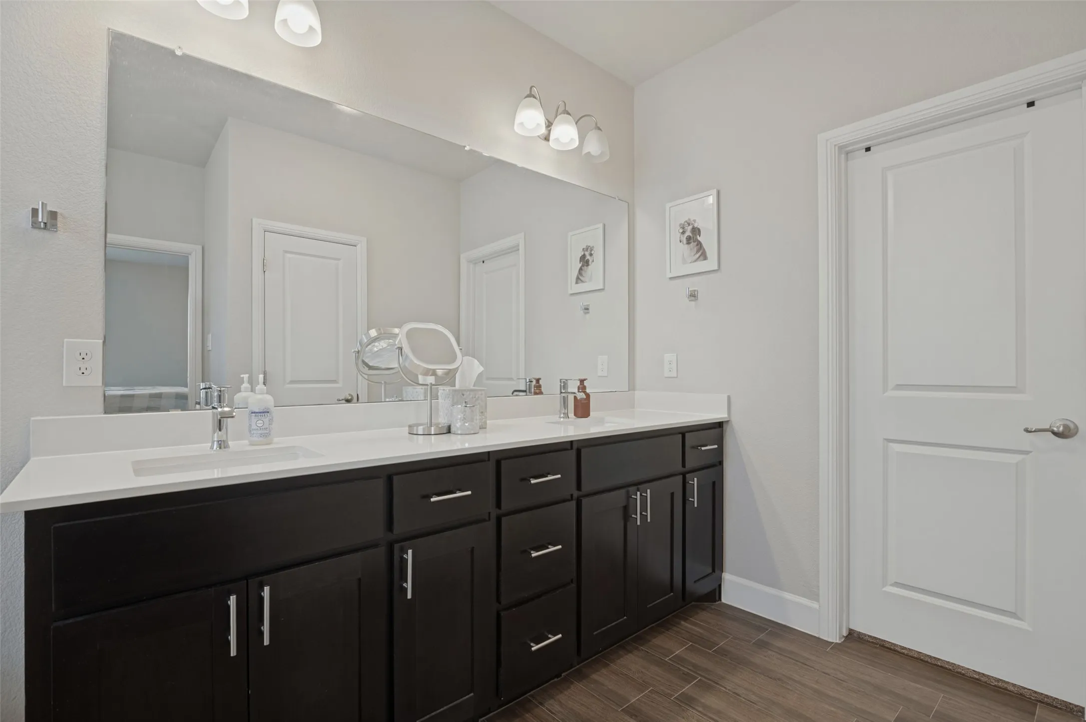 Single Family Residence For Sale in Ellis County , 641 Grove Park Lane, Midlothian, Texas 76065, 3 Bedroom, 3 Bathroom, 2 Garage spaces, 2,190 Sqft, built in 2021, mls#21398223, Real Estate Agent in Midlothian, Homes For Sale in Ellis county, Homes For Sale in Midlothian, Realtor in Midlothian Texas, Real Estate Brokerage Independent Realty Texas, Luminita Cordes Realtor