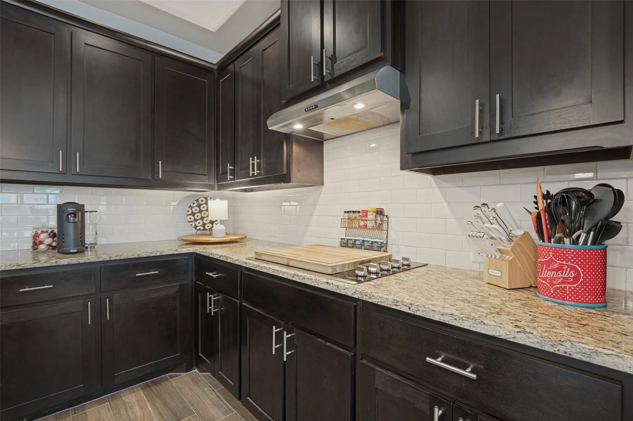 Single Family Residence For Sale in Ellis County , 641 Grove Park Lane, Midlothian, Texas 76065, 3 Bedroom, 3 Bathroom, 2 Garage spaces, 2,190 Sqft, built in 2021, mls#21398223, Real Estate Agent in Midlothian, Homes For Sale in Ellis county, Homes For Sale in Midlothian, Realtor in Midlothian Texas, Real Estate Brokerage Independent Realty Texas, Luminita Cordes Realtor