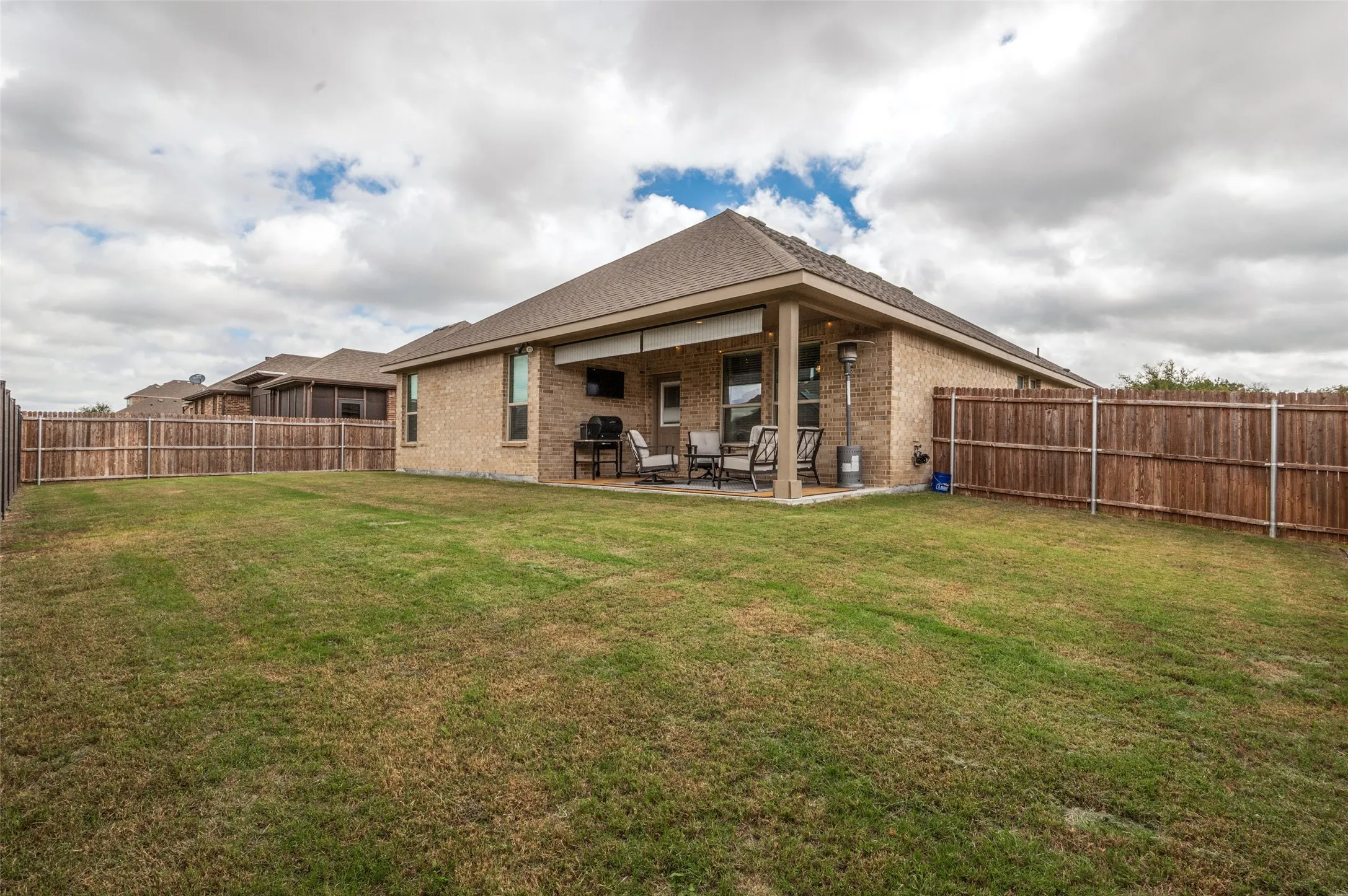 Single Family Residence For Sale in Ellis County , 641 Grove Park Lane, Midlothian, Texas 76065, 3 Bedroom, 3 Bathroom, 2 Garage spaces, 2,190 Sqft, built in 2021, mls#21398223, Real Estate Agent in Midlothian, Homes For Sale in Ellis county, Homes For Sale in Midlothian, Realtor in Midlothian Texas, Real Estate Brokerage Independent Realty Texas, Luminita Cordes Realtor