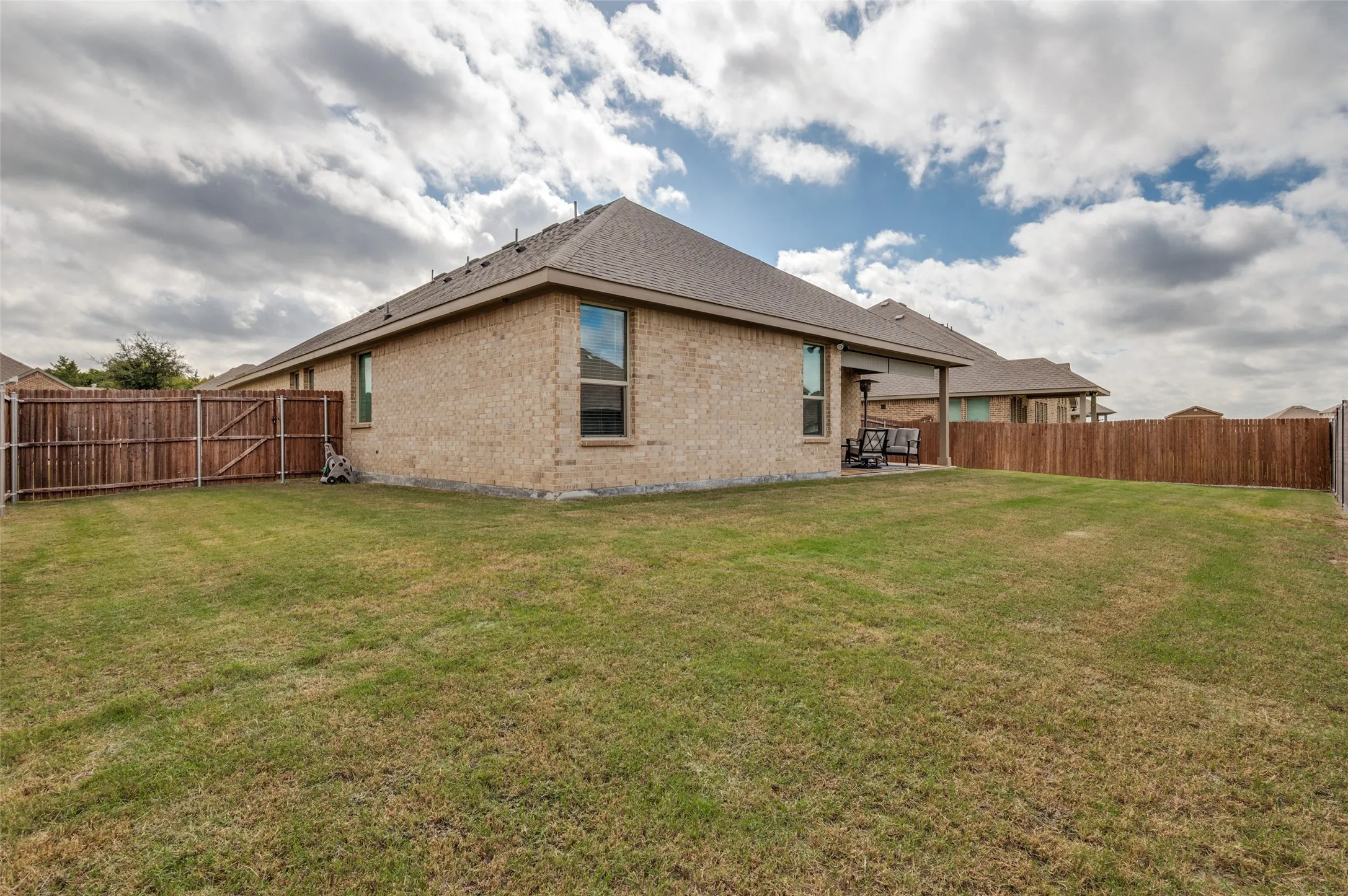Single Family Residence For Sale in Ellis County , 641 Grove Park Lane, Midlothian, Texas 76065, 3 Bedroom, 3 Bathroom, 2 Garage spaces, 2,190 Sqft, built in 2021, mls#21398223, Real Estate Agent in Midlothian, Homes For Sale in Ellis county, Homes For Sale in Midlothian, Realtor in Midlothian Texas, Real Estate Brokerage Independent Realty Texas, Luminita Cordes Realtor