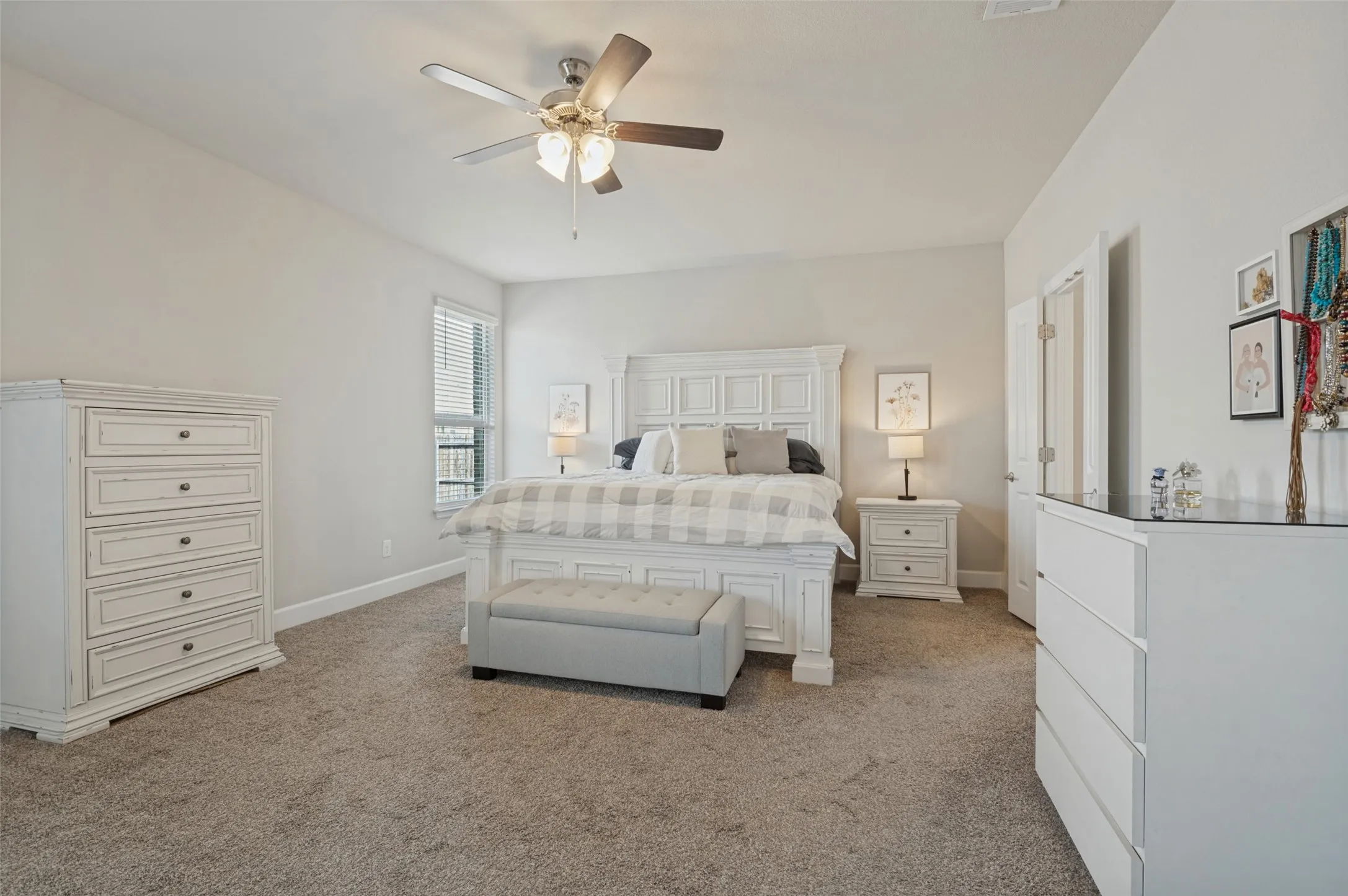 Single Family Residence For Sale in Ellis County , 641 Grove Park Lane, Midlothian, Texas 76065, 3 Bedroom, 3 Bathroom, 2 Garage spaces, 2,190 Sqft, built in 2021, mls#21398223, Real Estate Agent in Midlothian, Homes For Sale in Ellis county, Homes For Sale in Midlothian, Realtor in Midlothian Texas, Real Estate Brokerage Independent Realty Texas, Luminita Cordes Realtor