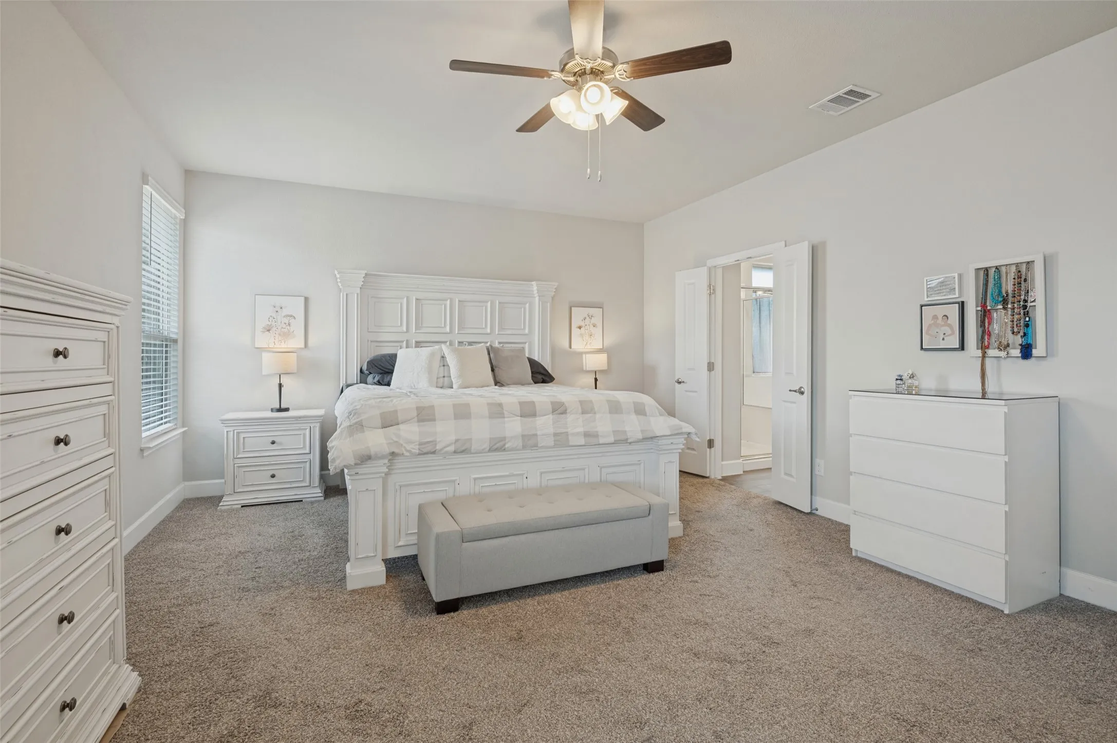 Single Family Residence For Sale in Ellis County , 641 Grove Park Lane, Midlothian, Texas 76065, 3 Bedroom, 3 Bathroom, 2 Garage spaces, 2,190 Sqft, built in 2021, mls#21398223, Real Estate Agent in Midlothian, Homes For Sale in Ellis county, Homes For Sale in Midlothian, Realtor in Midlothian Texas, Real Estate Brokerage Independent Realty Texas, Luminita Cordes Realtor