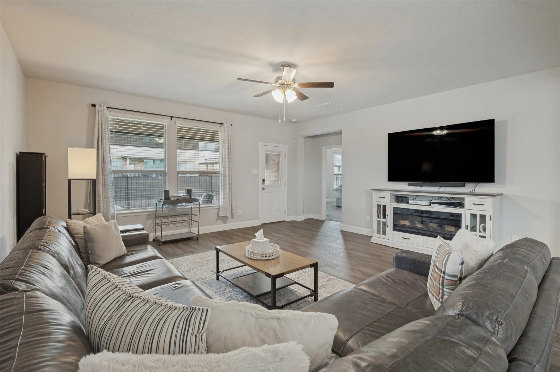 Single Family Residence For Sale in Ellis County , 641 Grove Park Lane, Midlothian, Texas 76065, 3 Bedroom, 3 Bathroom, 2 Garage spaces, 2,190 Sqft, built in 2021, mls#21398223, Real Estate Agent in Midlothian, Homes For Sale in Ellis county, Homes For Sale in Midlothian, Realtor in Midlothian Texas, Real Estate Brokerage Independent Realty Texas, Luminita Cordes Realtor