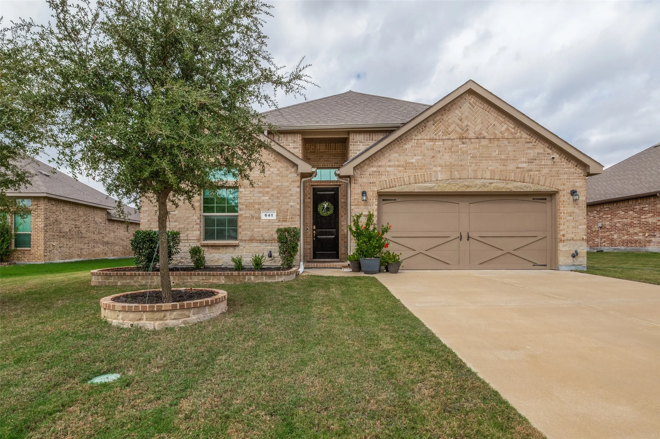Single Family Residence For Sale in Ellis County , 641 Grove Park Lane, Midlothian, Texas 76065, 3 Bedroom, 3 Bathroom, 2 Garage spaces, 2,190 Sqft, built in 2021, mls#21398223, Real Estate Agent in Midlothian, Homes For Sale in Ellis county, Homes For Sale in Midlothian, Realtor in Midlothian Texas, Real Estate Brokerage Independent Realty Texas, Luminita Cordes Realtor