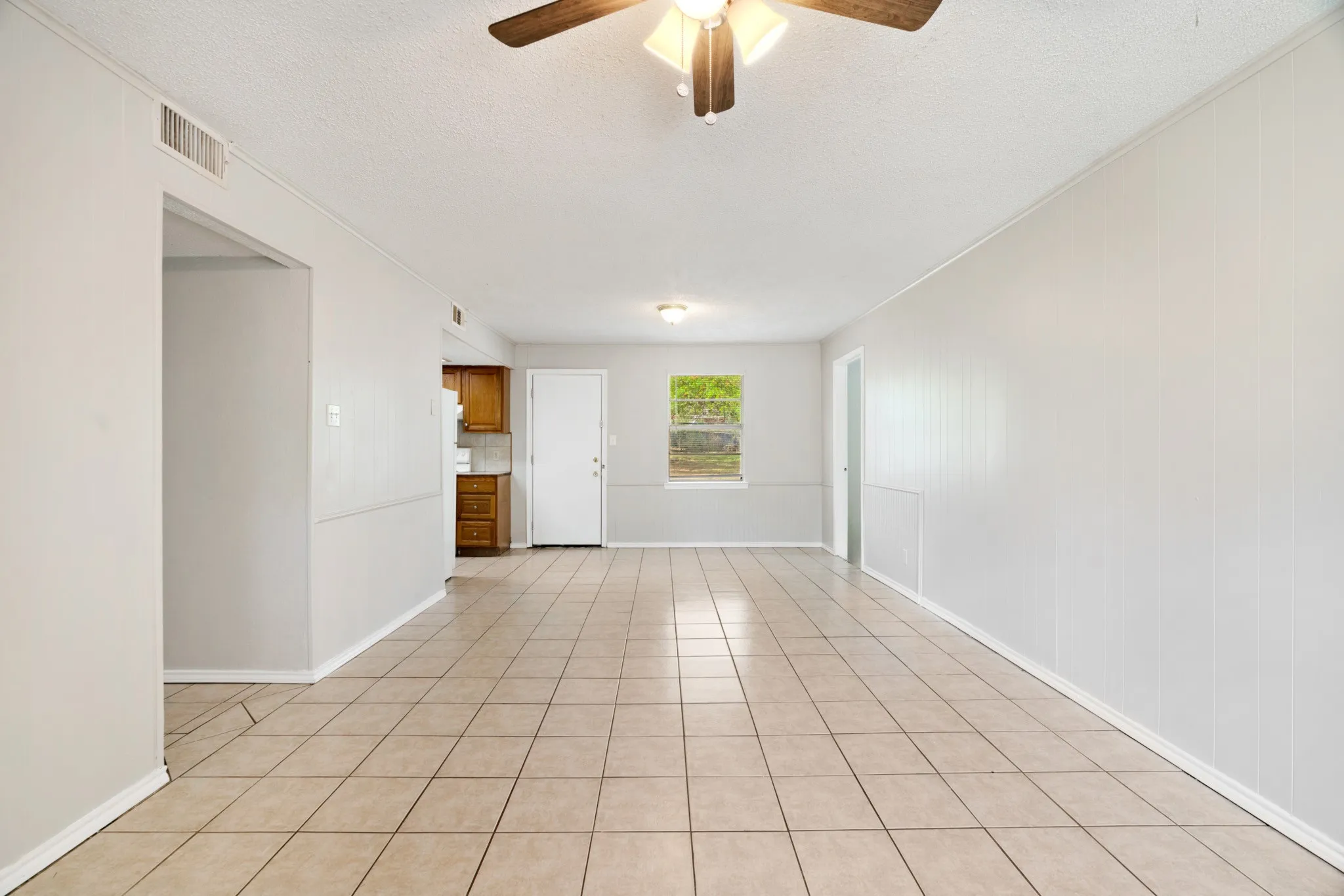 Single Family Residence For Sale in Lamar County , 335 13th Street NW, Paris, Texas 75460, 3 Bedroom, 2 Bathroom, Garage spaces, 1,300 Sqft, built in 1950, mls#21408224, Real Estate Agent in Paris, Homes For Sale in Lamar county, Homes For Sale in Paris, Realtor in Paris Texas, Real Estate Brokerage Independent Realty Texas, Luminita Cordes Realtor