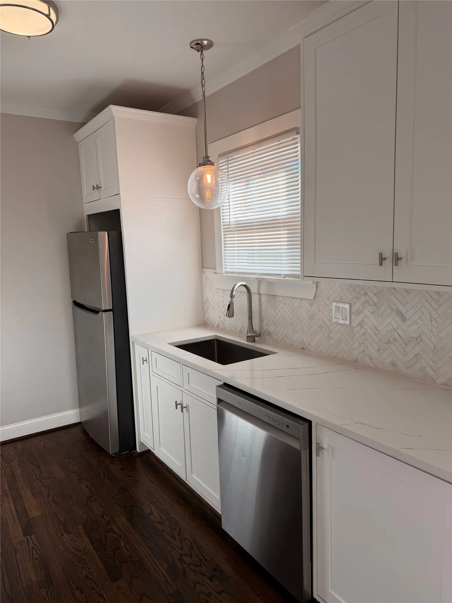 Quadruplex For Rent in Dallas County , 4112 Junius Street B, Dallas, Texas 75246, 1 Bedroom, 1 Bathroom, Garage spaces, 1,042 Sqft, built in 1924, mls#21410641, Real Estate Agent in Dallas, Homes For Rent in Dallas county, Homes For Rent in Dallas, Realtor in Dallas Texas, Real Estate Brokerage Independent Realty Texas, Luminita Cordes Realtor