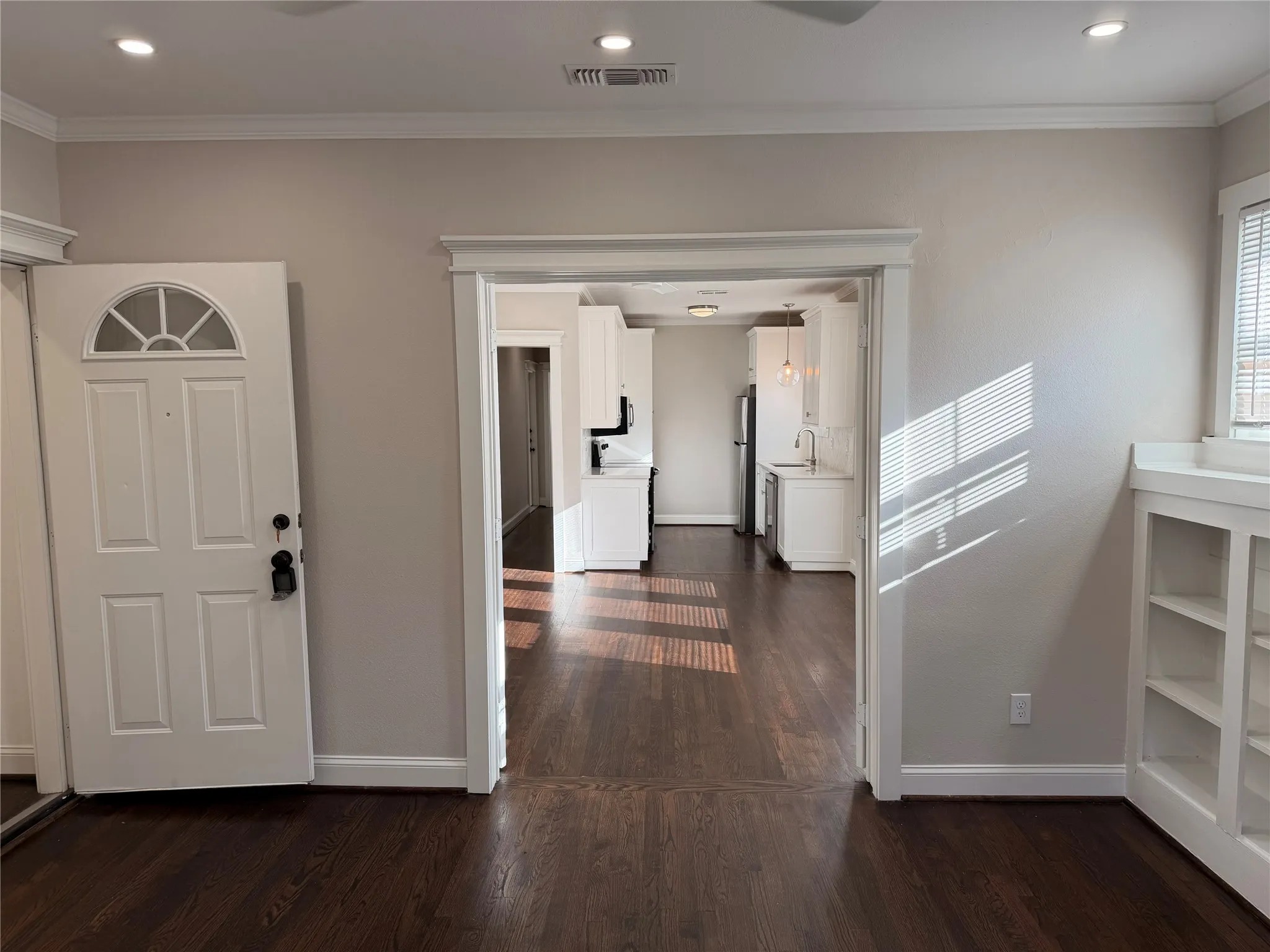 Quadruplex For Rent in Dallas County , 4112 Junius Street B, Dallas, Texas 75246, 1 Bedroom, 1 Bathroom, Garage spaces, 1,042 Sqft, built in 1924, mls#21410641, Real Estate Agent in Dallas, Homes For Rent in Dallas county, Homes For Rent in Dallas, Realtor in Dallas Texas, Real Estate Brokerage Independent Realty Texas, Luminita Cordes Realtor