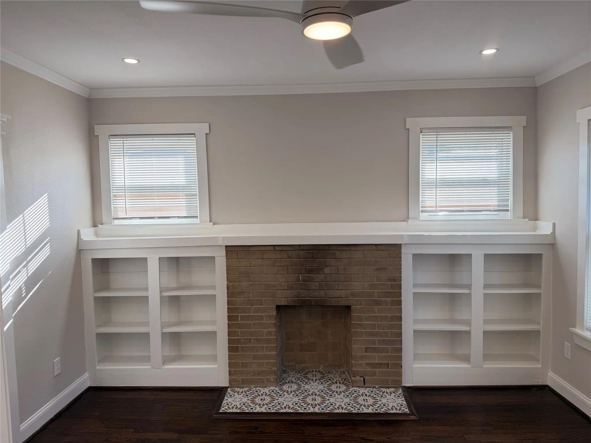 Quadruplex For Rent in Dallas County , 4112 Junius Street B, Dallas, Texas 75246, 1 Bedroom, 1 Bathroom, Garage spaces, 1,042 Sqft, built in 1924, mls#21410641, Real Estate Agent in Dallas, Homes For Rent in Dallas county, Homes For Rent in Dallas, Realtor in Dallas Texas, Real Estate Brokerage Independent Realty Texas, Luminita Cordes Realtor