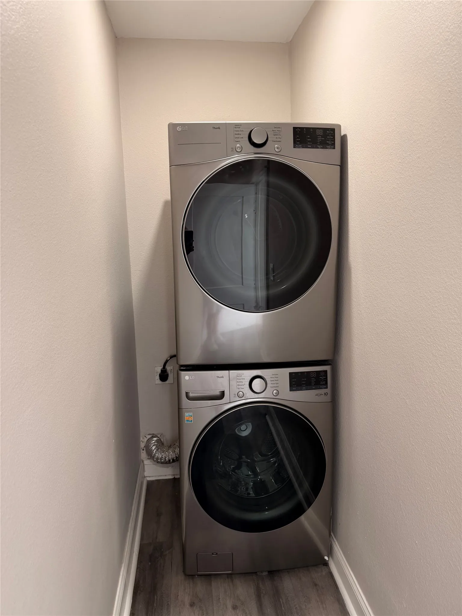 Quadruplex For Rent in Dallas County , 4112 Junius Street B, Dallas, Texas 75246, 1 Bedroom, 1 Bathroom, Garage spaces, 1,042 Sqft, built in 1924, mls#21410641, Real Estate Agent in Dallas, Homes For Rent in Dallas county, Homes For Rent in Dallas, Realtor in Dallas Texas, Real Estate Brokerage Independent Realty Texas, Luminita Cordes Realtor