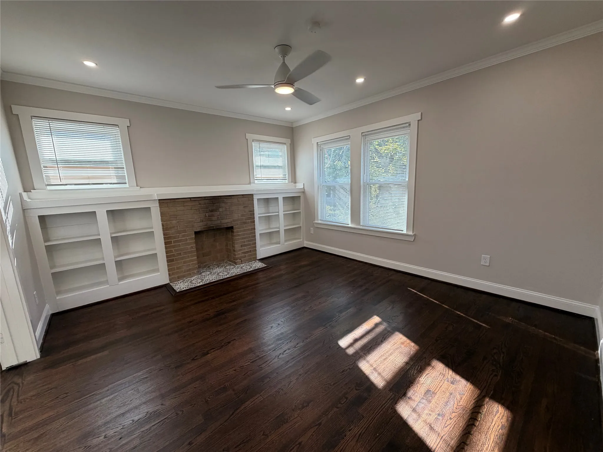 Quadruplex For Rent in Dallas County , 4112 Junius Street B, Dallas, Texas 75246, 1 Bedroom, 1 Bathroom, Garage spaces, 1,042 Sqft, built in 1924, mls#21410641, Real Estate Agent in Dallas, Homes For Rent in Dallas county, Homes For Rent in Dallas, Realtor in Dallas Texas, Real Estate Brokerage Independent Realty Texas, Luminita Cordes Realtor