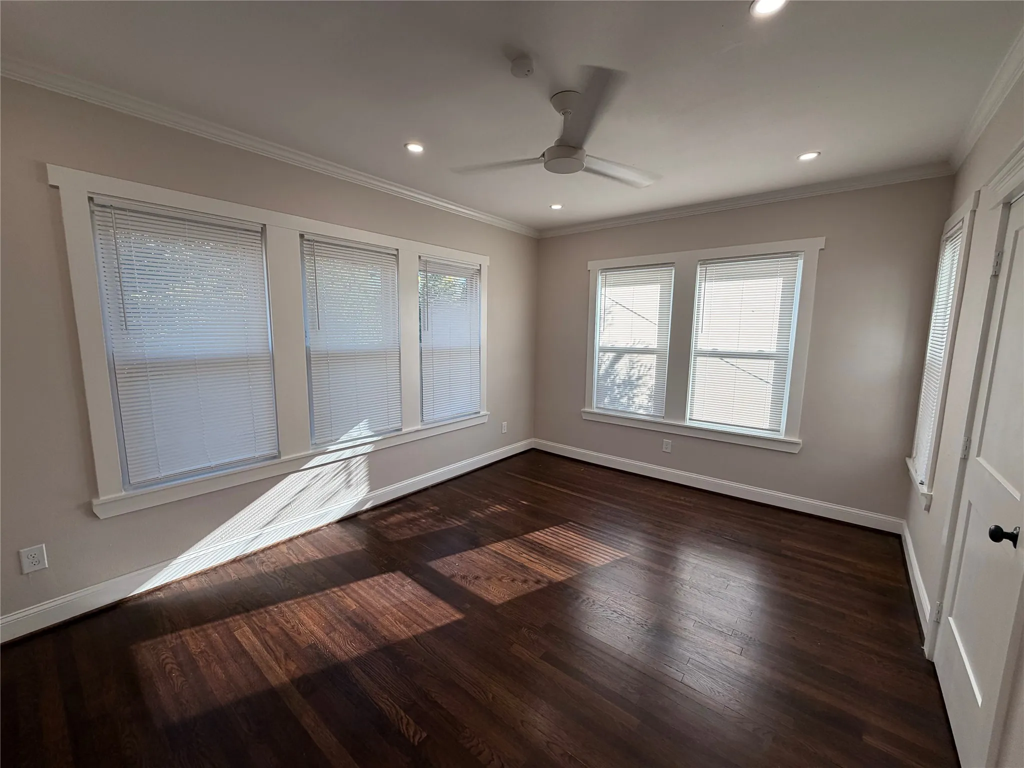 Quadruplex For Rent in Dallas County , 4112 Junius Street B, Dallas, Texas 75246, 1 Bedroom, 1 Bathroom, Garage spaces, 1,042 Sqft, built in 1924, mls#21410641, Real Estate Agent in Dallas, Homes For Rent in Dallas county, Homes For Rent in Dallas, Realtor in Dallas Texas, Real Estate Brokerage Independent Realty Texas, Luminita Cordes Realtor