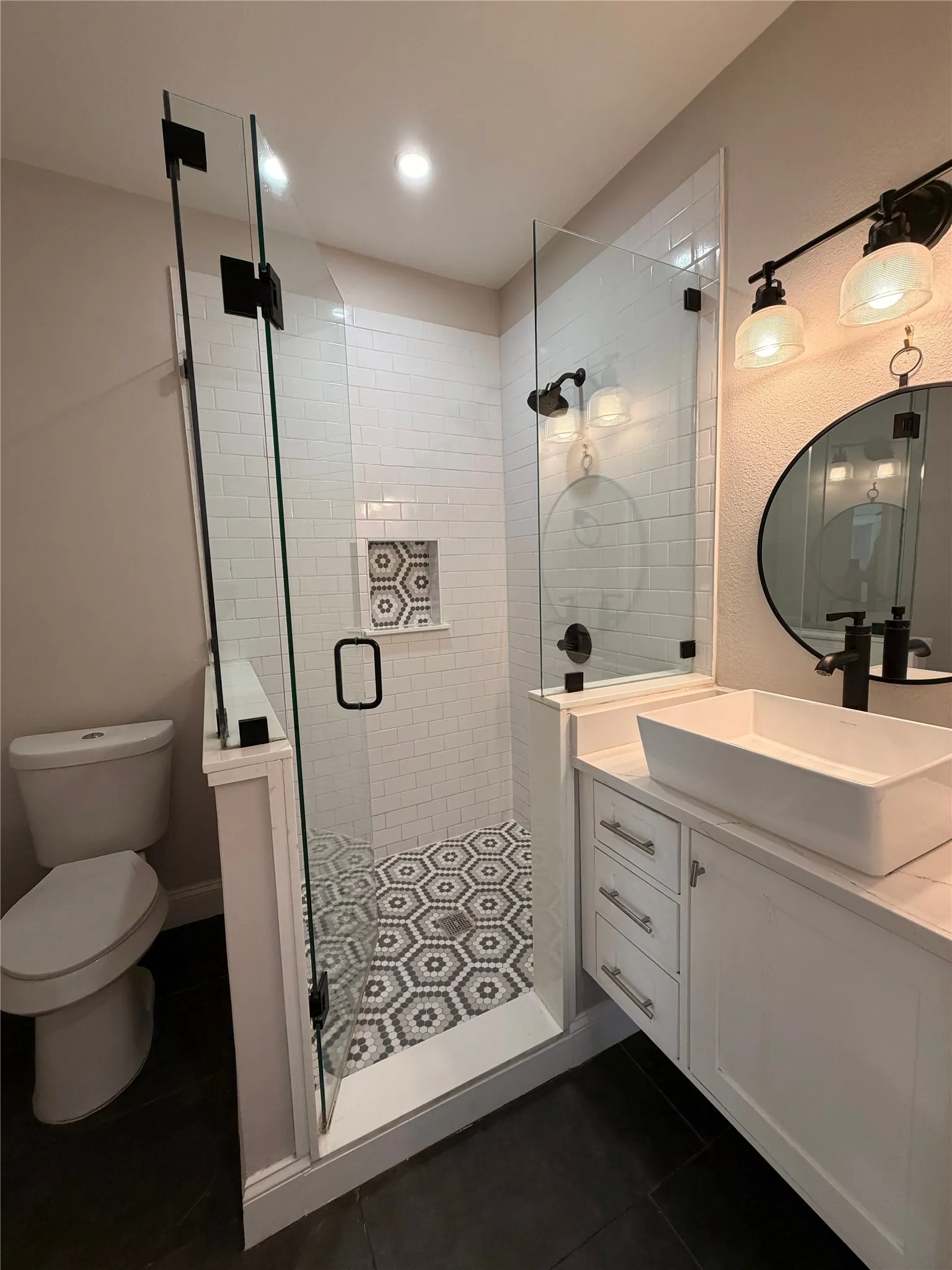 Quadruplex For Rent in Dallas County , 4112 Junius Street B, Dallas, Texas 75246, 1 Bedroom, 1 Bathroom, Garage spaces, 1,042 Sqft, built in 1924, mls#21410641, Real Estate Agent in Dallas, Homes For Rent in Dallas county, Homes For Rent in Dallas, Realtor in Dallas Texas, Real Estate Brokerage Independent Realty Texas, Luminita Cordes Realtor