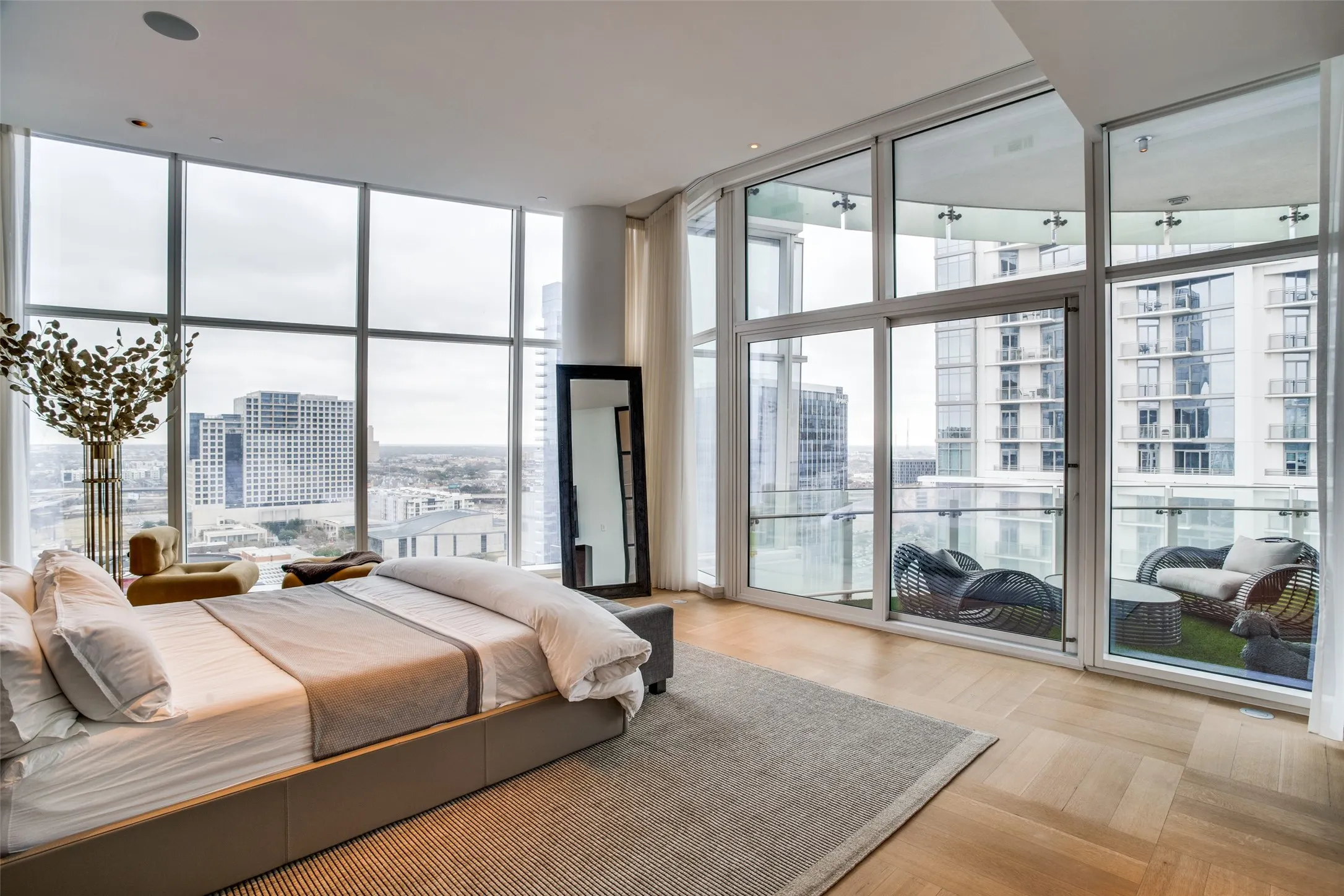 Condominium For Rent in Dallas County , 1918 Olive Street 1902, Dallas, Texas 75201, 2 Bedroom, 3 Bathroom, 3 Garage spaces, 4,998 Sqft, built in 2014, mls#21410489, Real Estate Agent in Dallas, Homes For Rent in Dallas county, Homes For Rent in Dallas, Realtor in Dallas Texas, Real Estate Brokerage Independent Realty Texas, Luminita Cordes Realtor