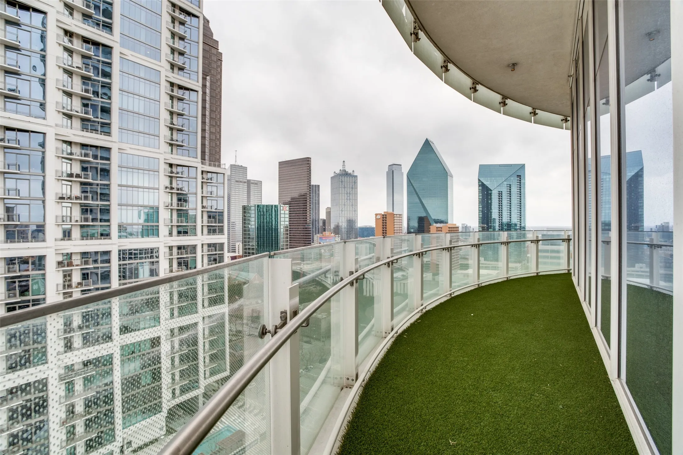 Condominium For Rent in Dallas County , 1918 Olive Street 1902, Dallas, Texas 75201, 2 Bedroom, 3 Bathroom, 3 Garage spaces, 4,998 Sqft, built in 2014, mls#21410489, Real Estate Agent in Dallas, Homes For Rent in Dallas county, Homes For Rent in Dallas, Realtor in Dallas Texas, Real Estate Brokerage Independent Realty Texas, Luminita Cordes Realtor